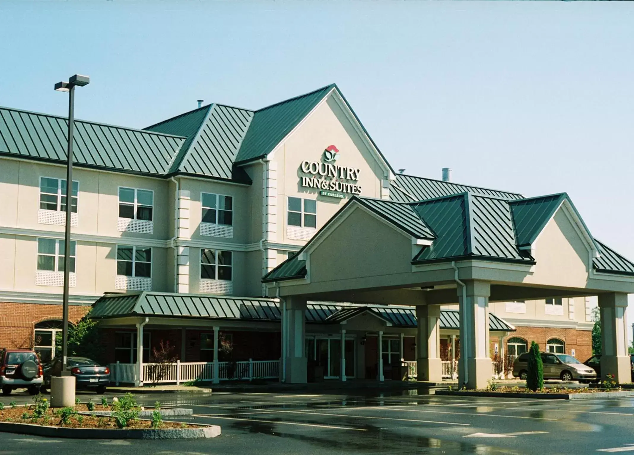 Facade/entrance, Property Building in Country Inn & Suites by Radisson, Brockton (Boston), MA