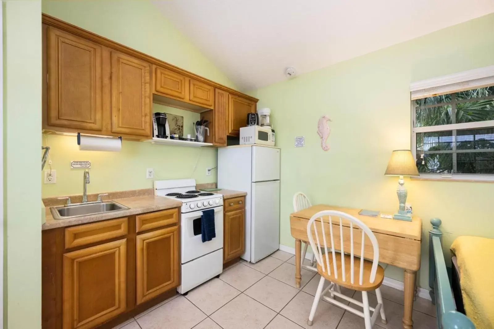 Kitchen/Kitchenette in Seahorse Beach Bungalows