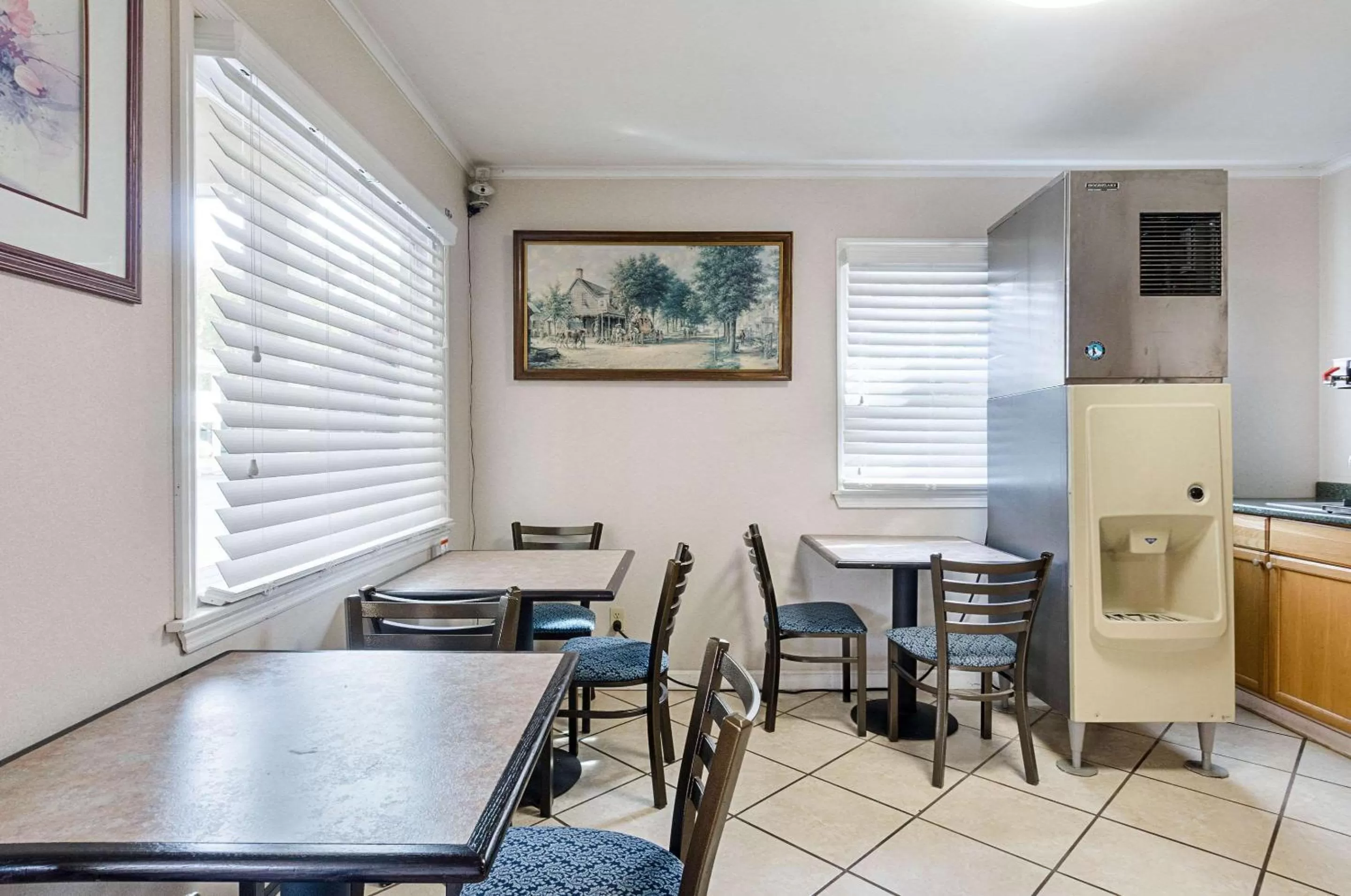 Restaurant/places to eat in Econo Lodge Sturbridge Route 20