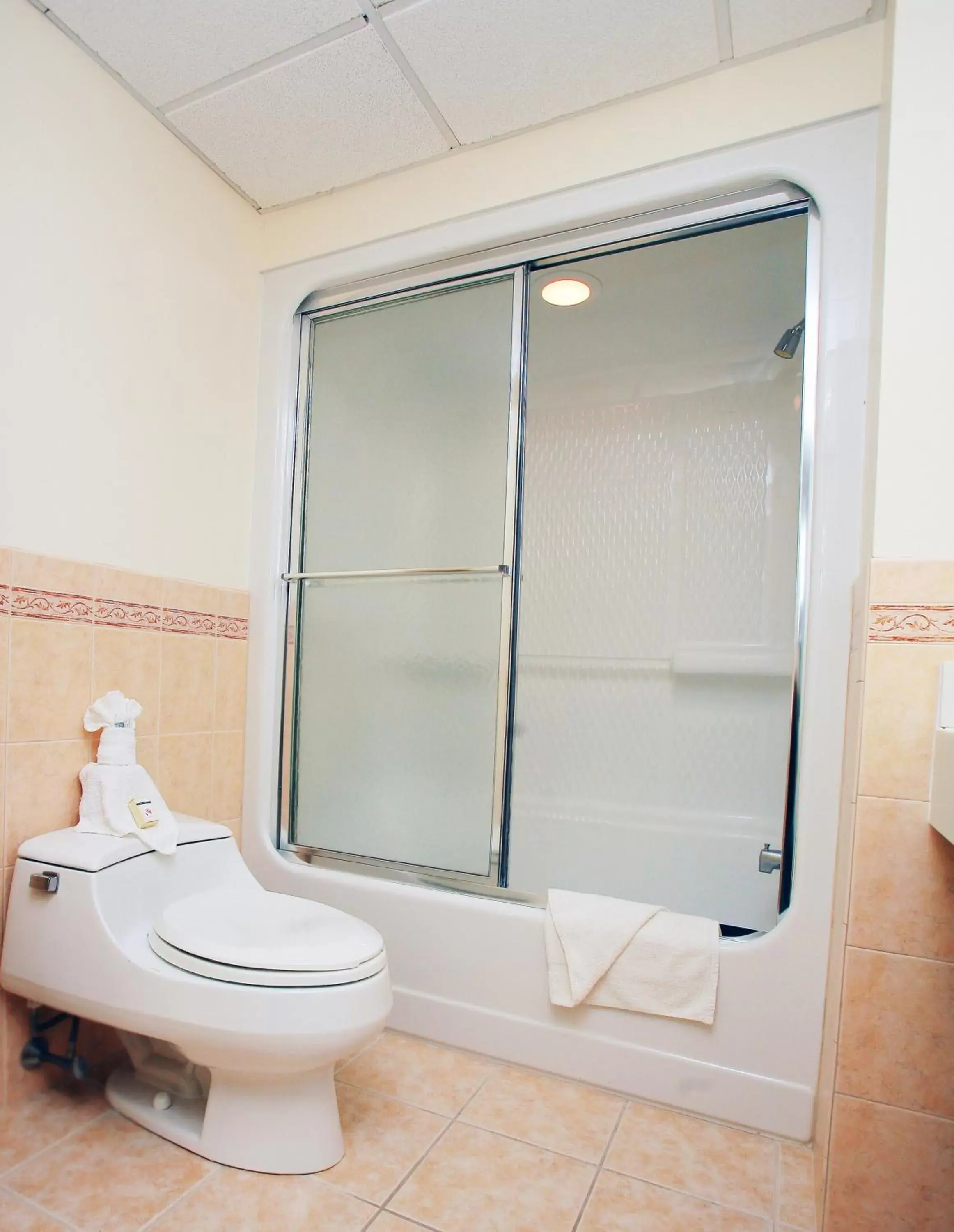 Shower, Bathroom in Bolero Resort