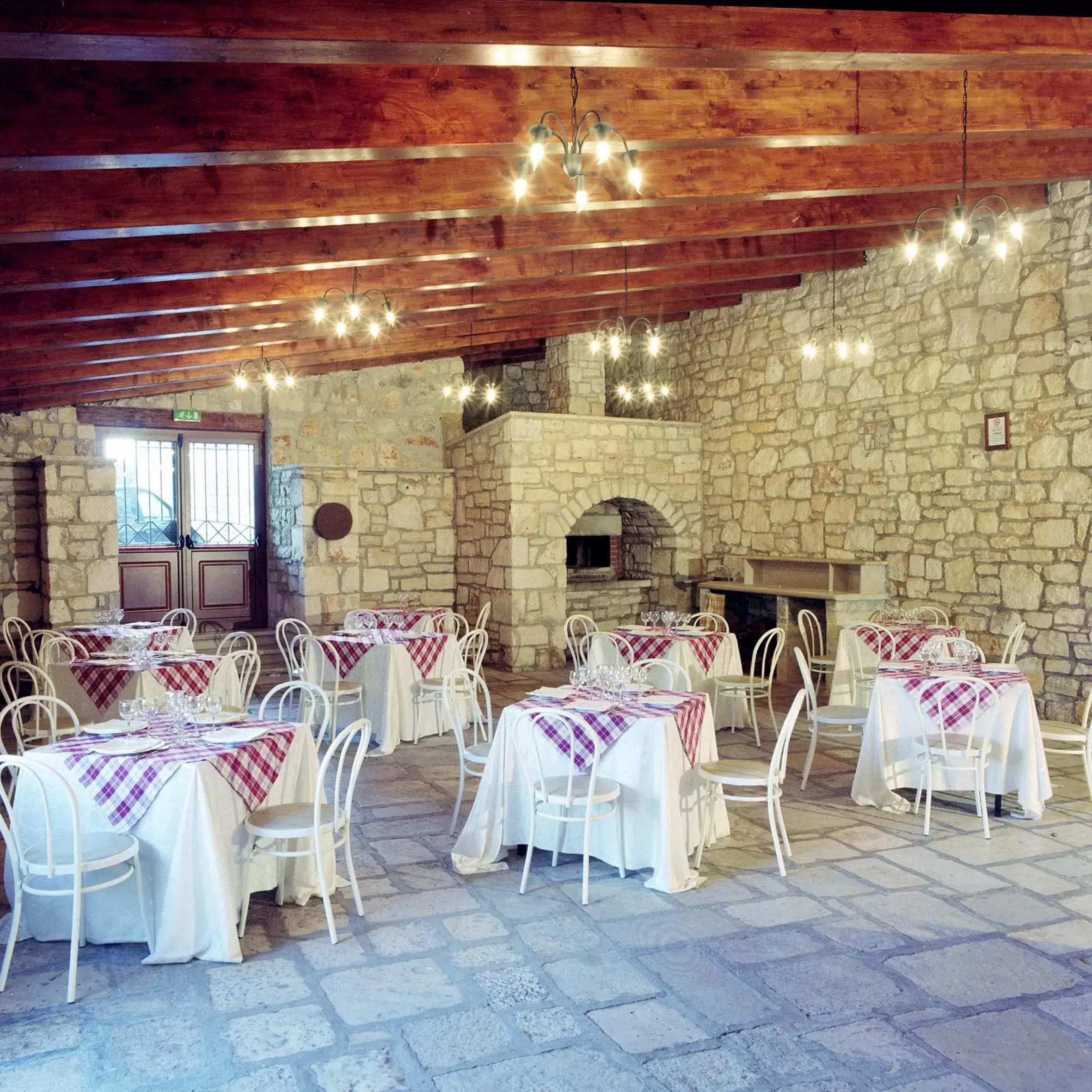 Restaurant/Places to Eat in Masseria Mofetta