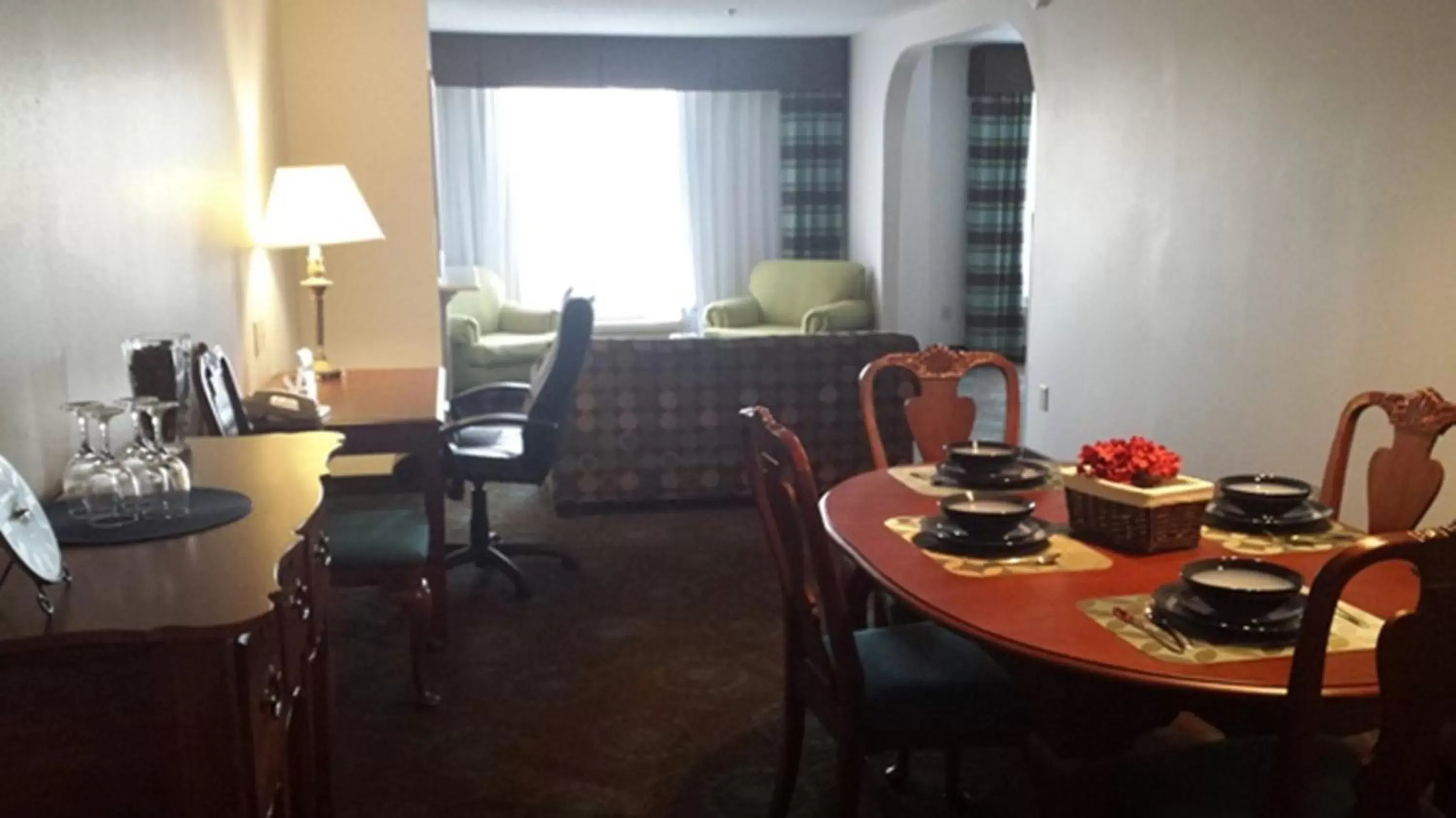 Photo of the whole room, Restaurant/Places to Eat in Holiday Inn Express & Suites - Morehead City, an IHG Hotel
