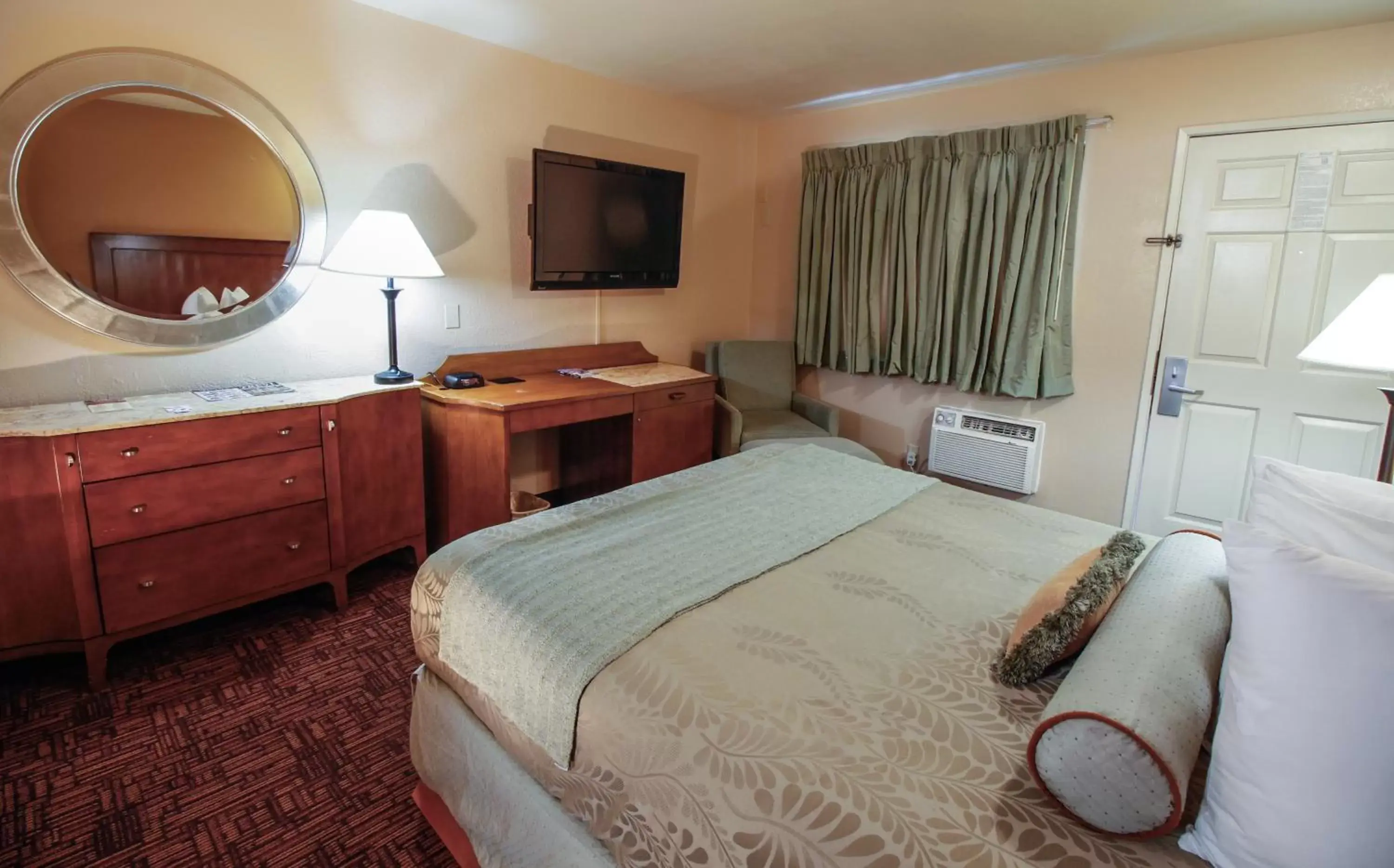 Bedroom, Bed in Heritage Inn La Mesa Bedroom, Bed in Heritage Inn La Mesa