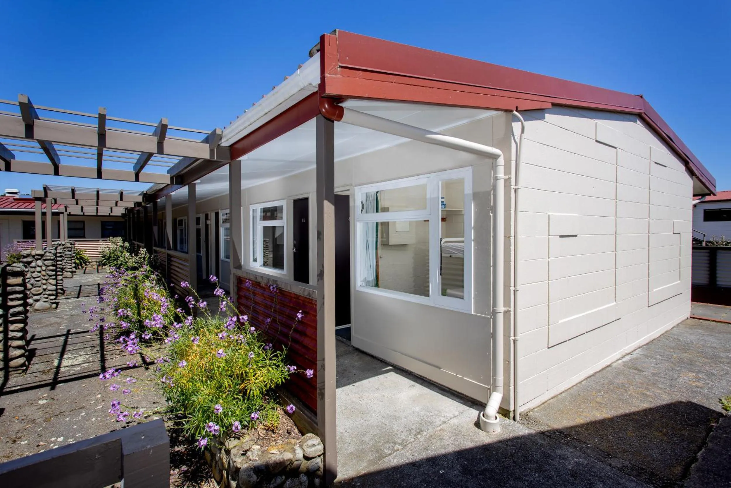 Property building in Wellington TOP 10 Holiday Park