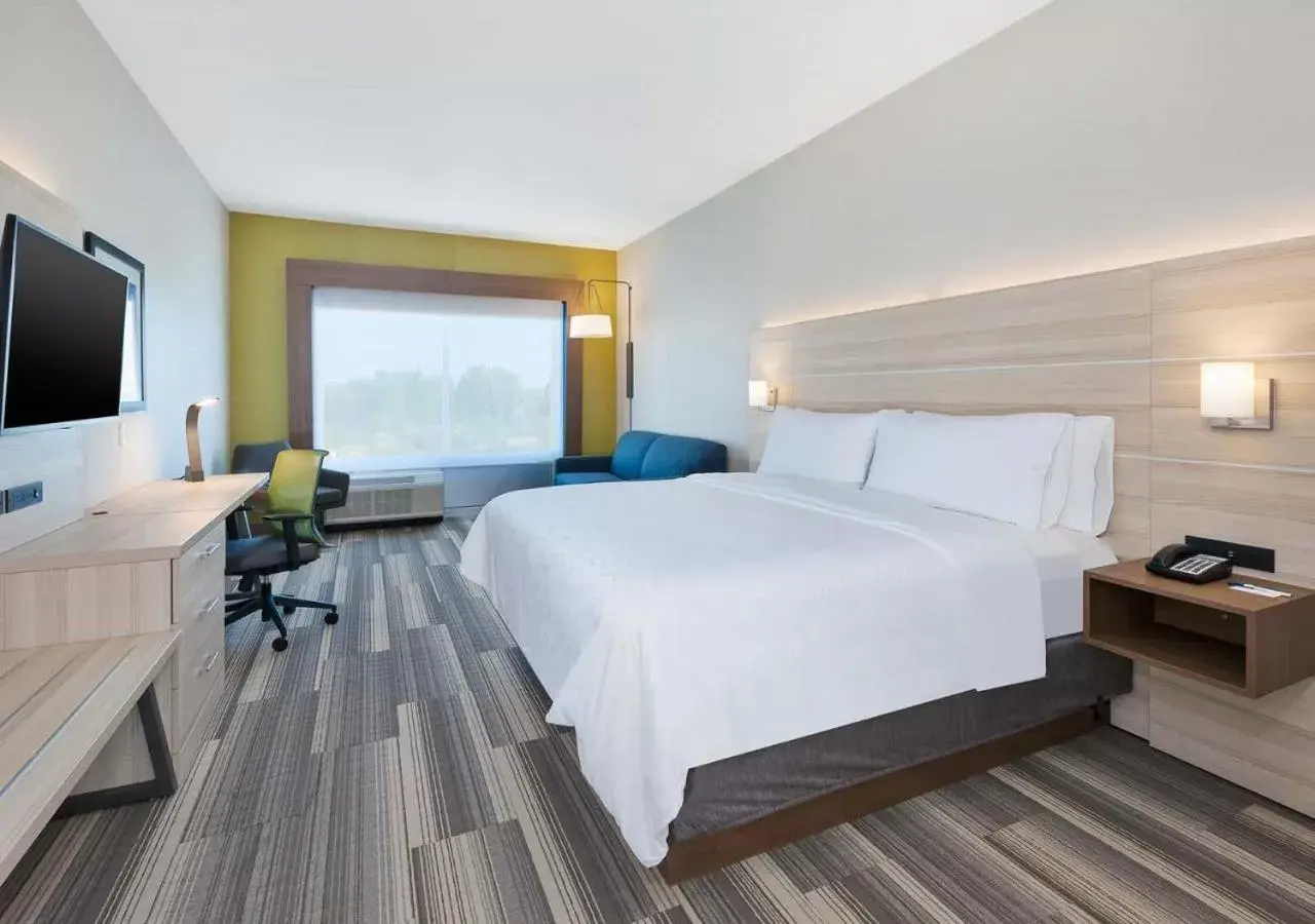 Holiday Inn Express & Suites - Grand Rapids Airport - South, an IHG Hotel