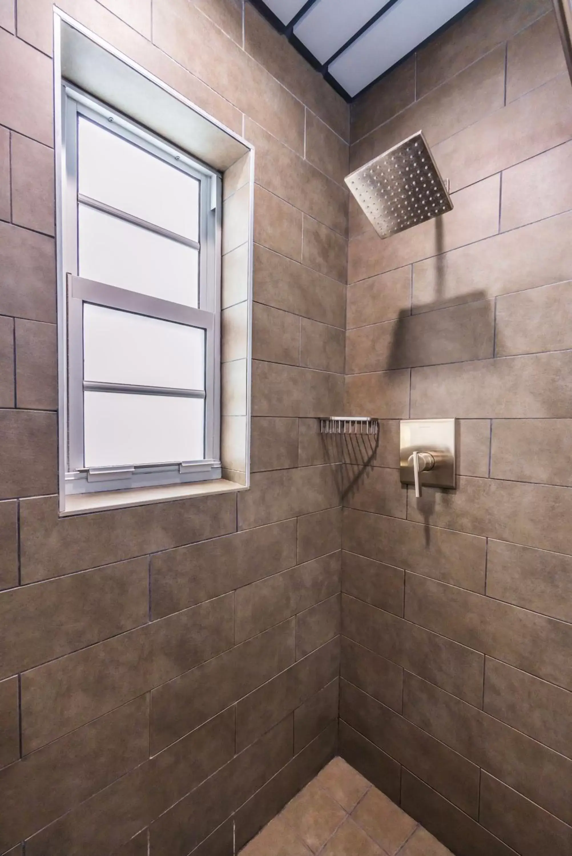 Shower, Bathroom in Kent Hotel