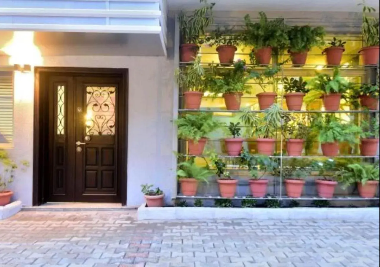 Facade/entrance in Villa Thirty Three Facade/entrance in Villa Thirty Three