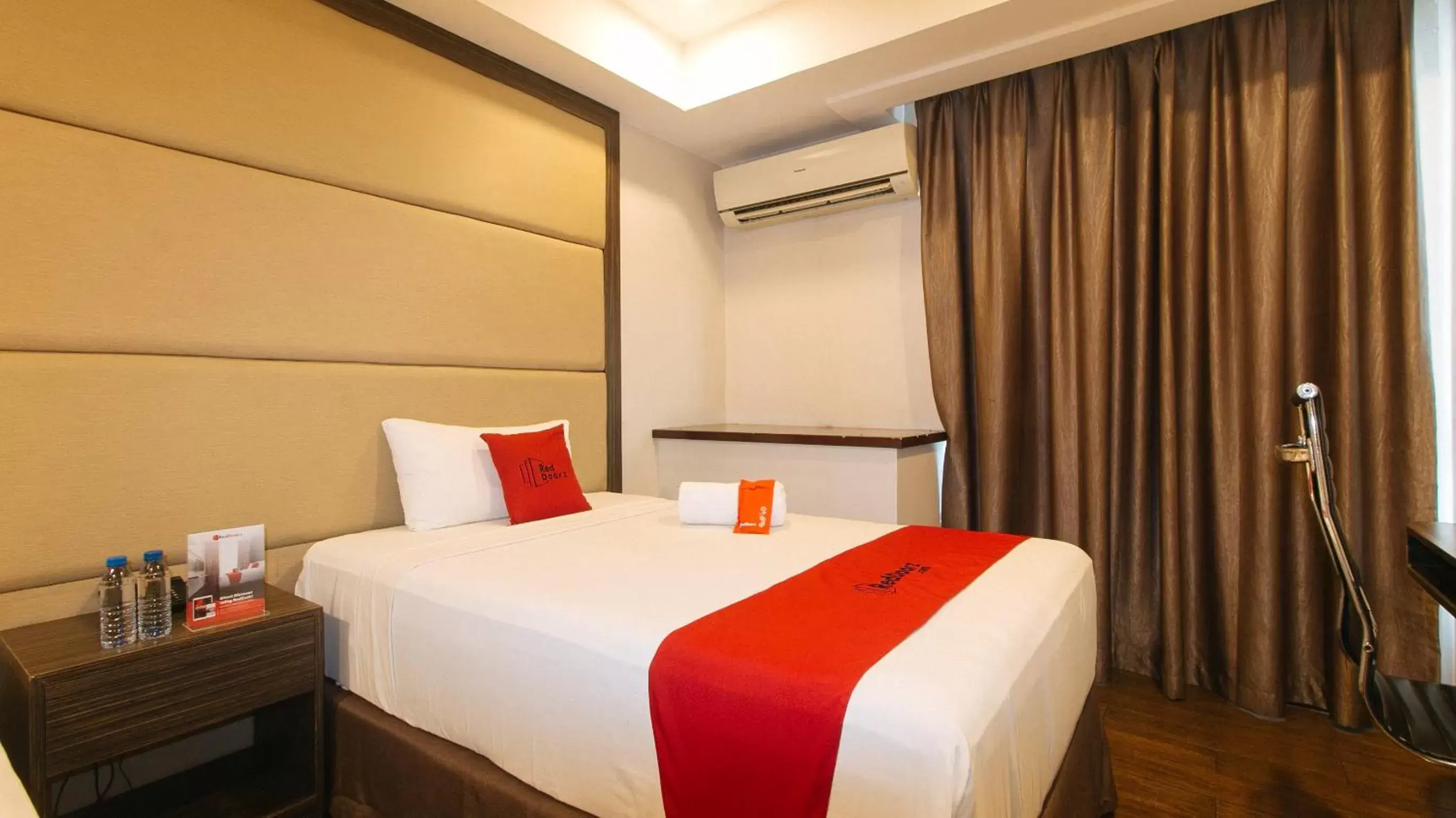 Bed in RedDoorz Premium @ West Avenue Quezon City