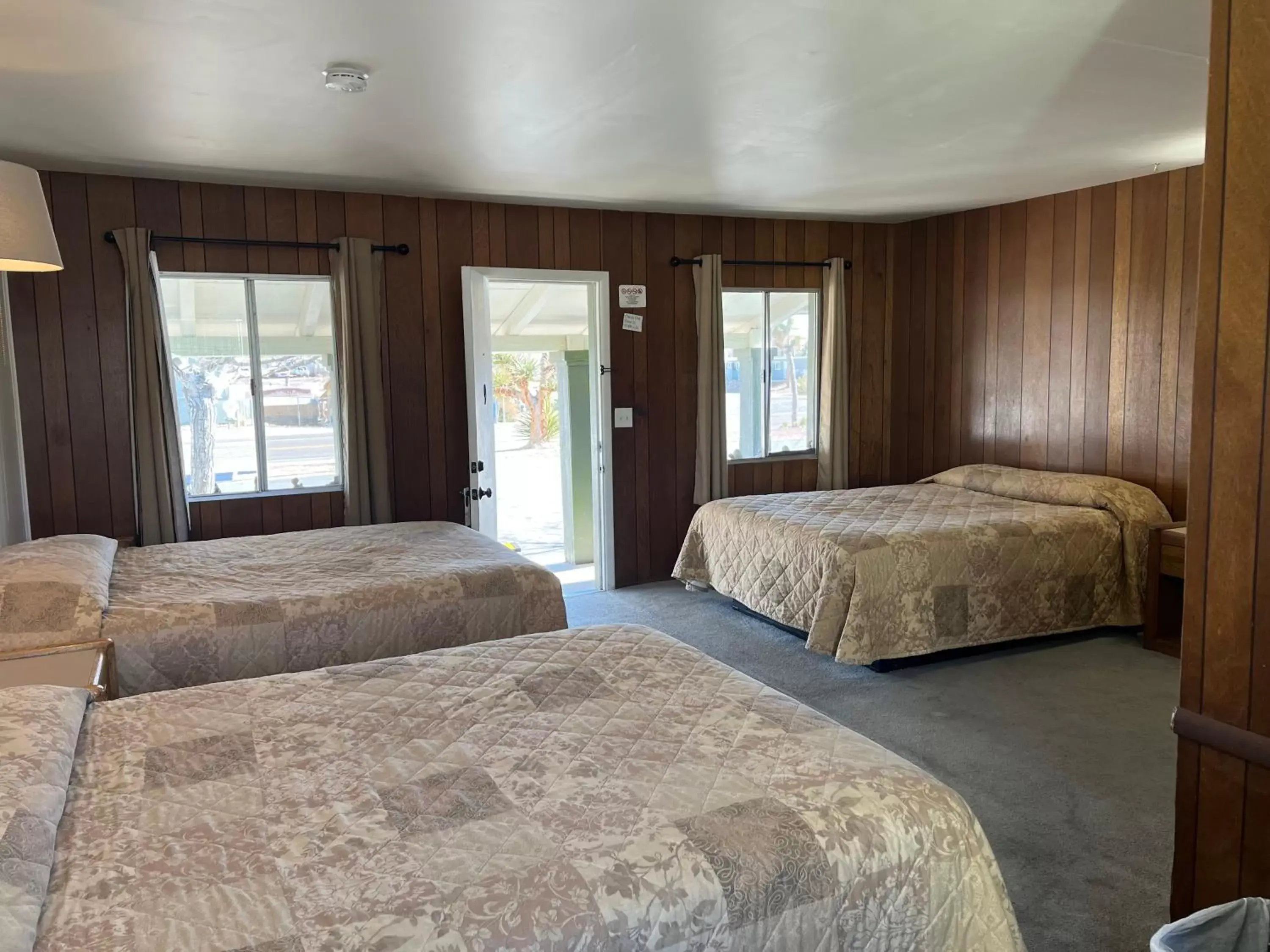 Bed in El Portal Motel