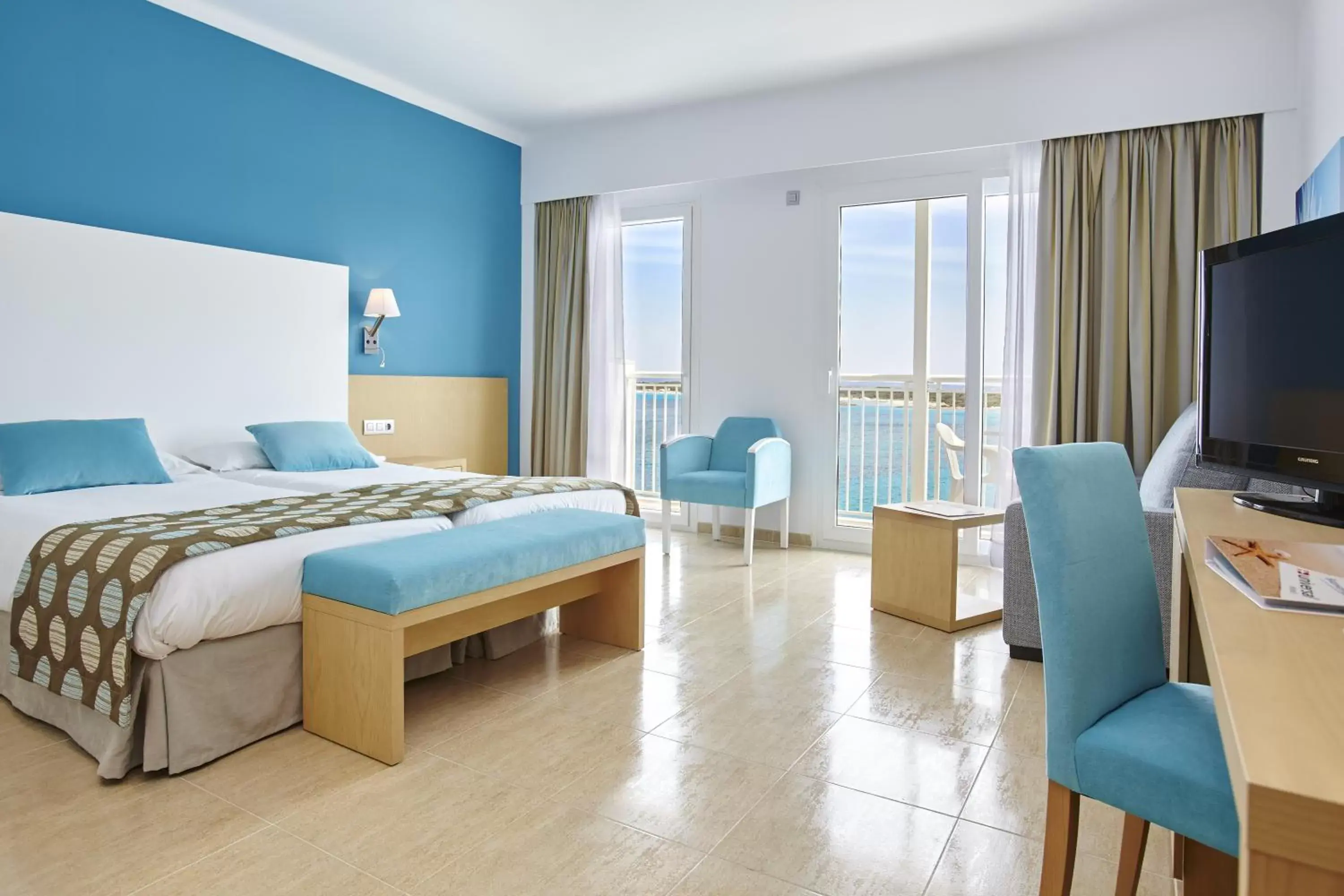 Superior Twin Room with Sea View in Universal Hotel Marqués