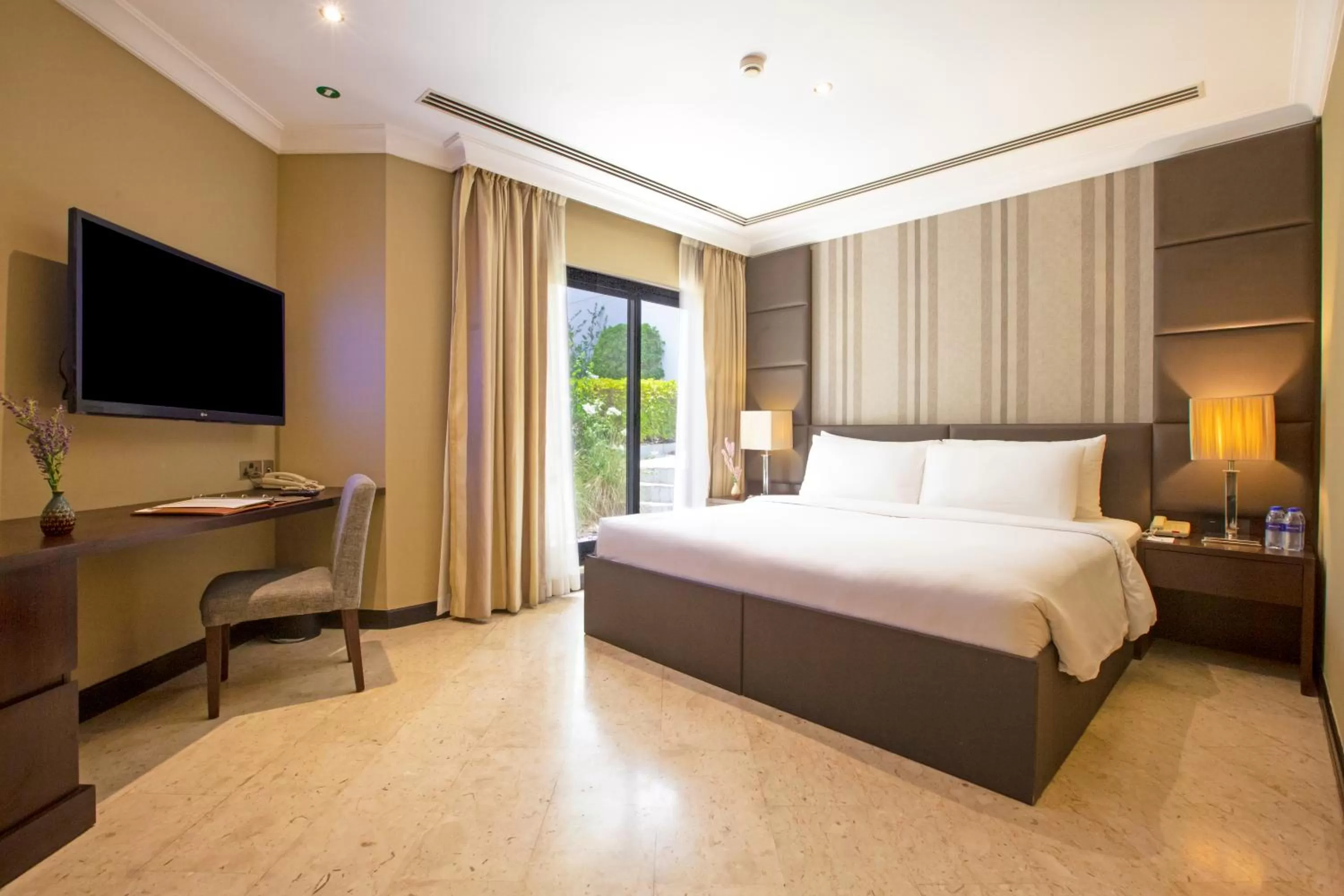 Deluxe Room in Dubai Marine Beach Resort & Spa