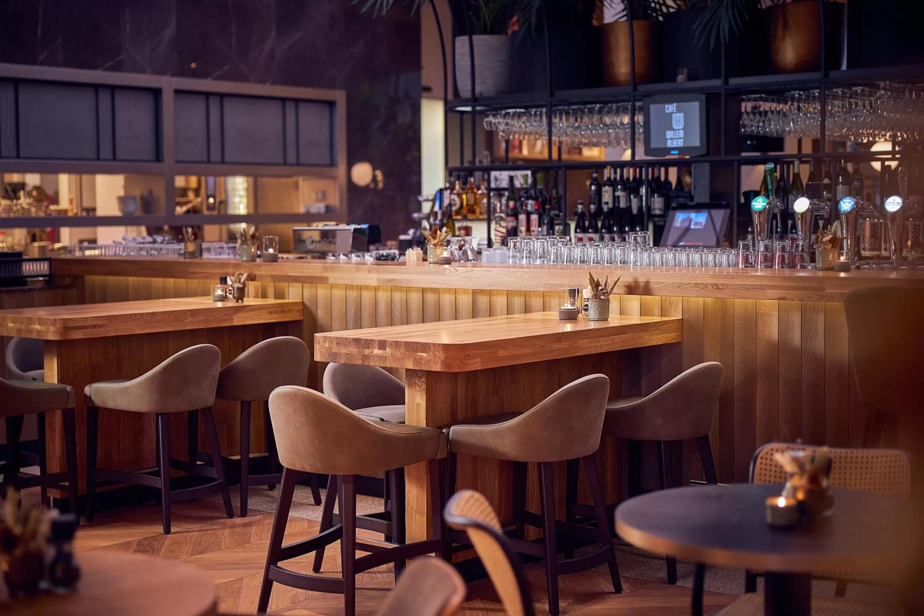 Restaurant/places to eat in The Market Hotel