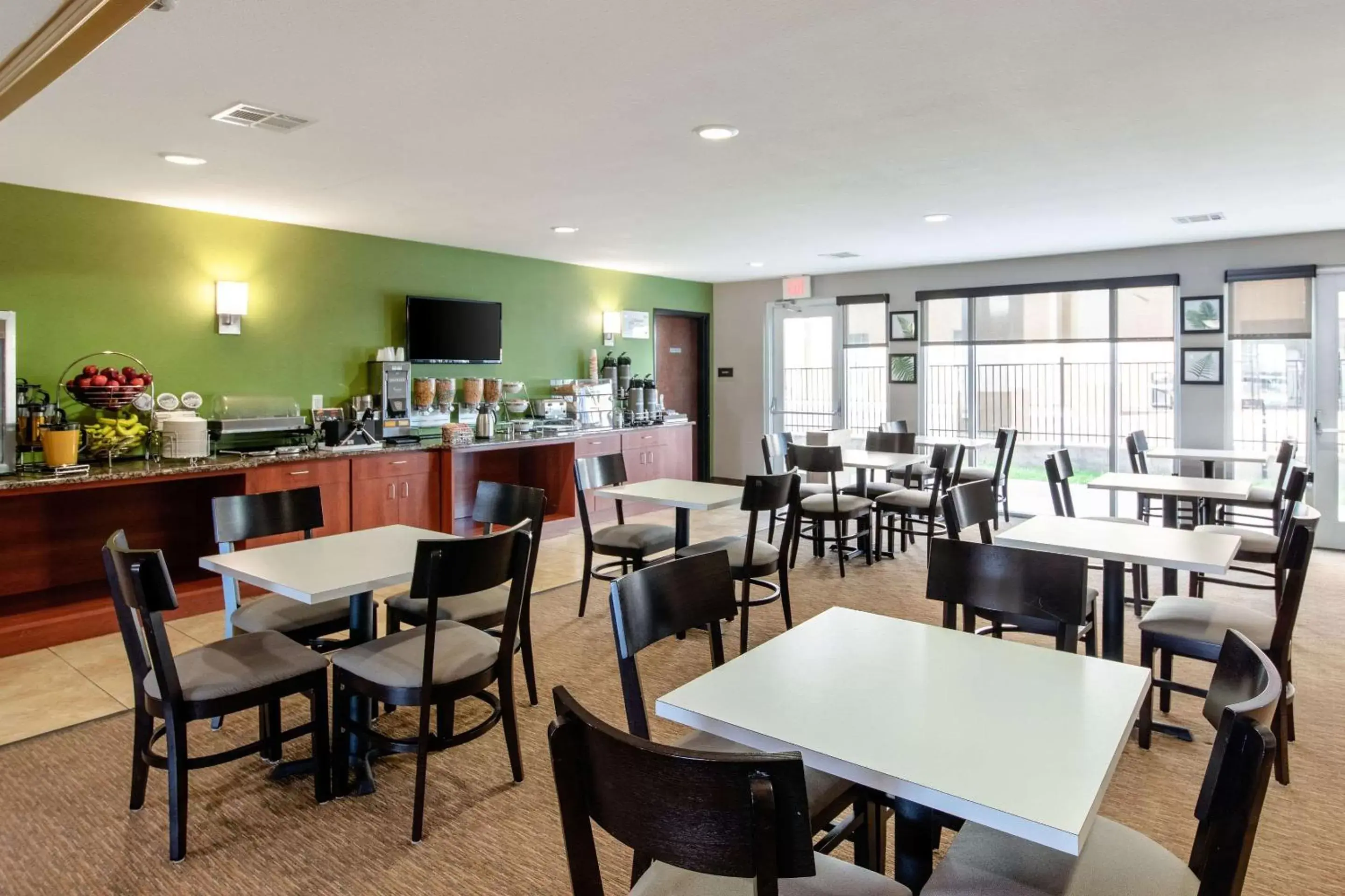 Restaurant/Places to Eat in Sleep Inn & Suites Near Fort Cavazos