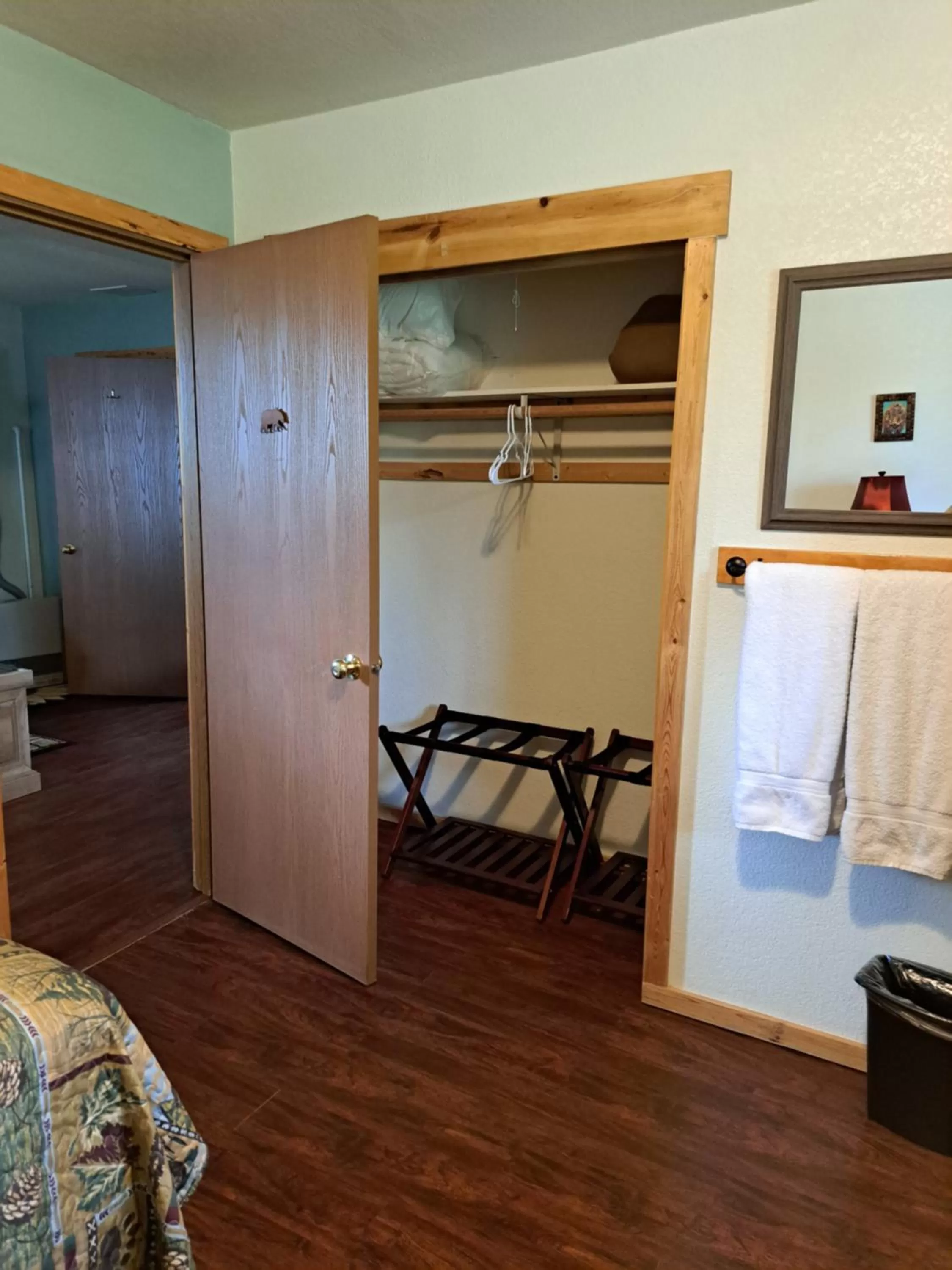 wardrobe, Bed in Southern Bluff Bed & Breakfast