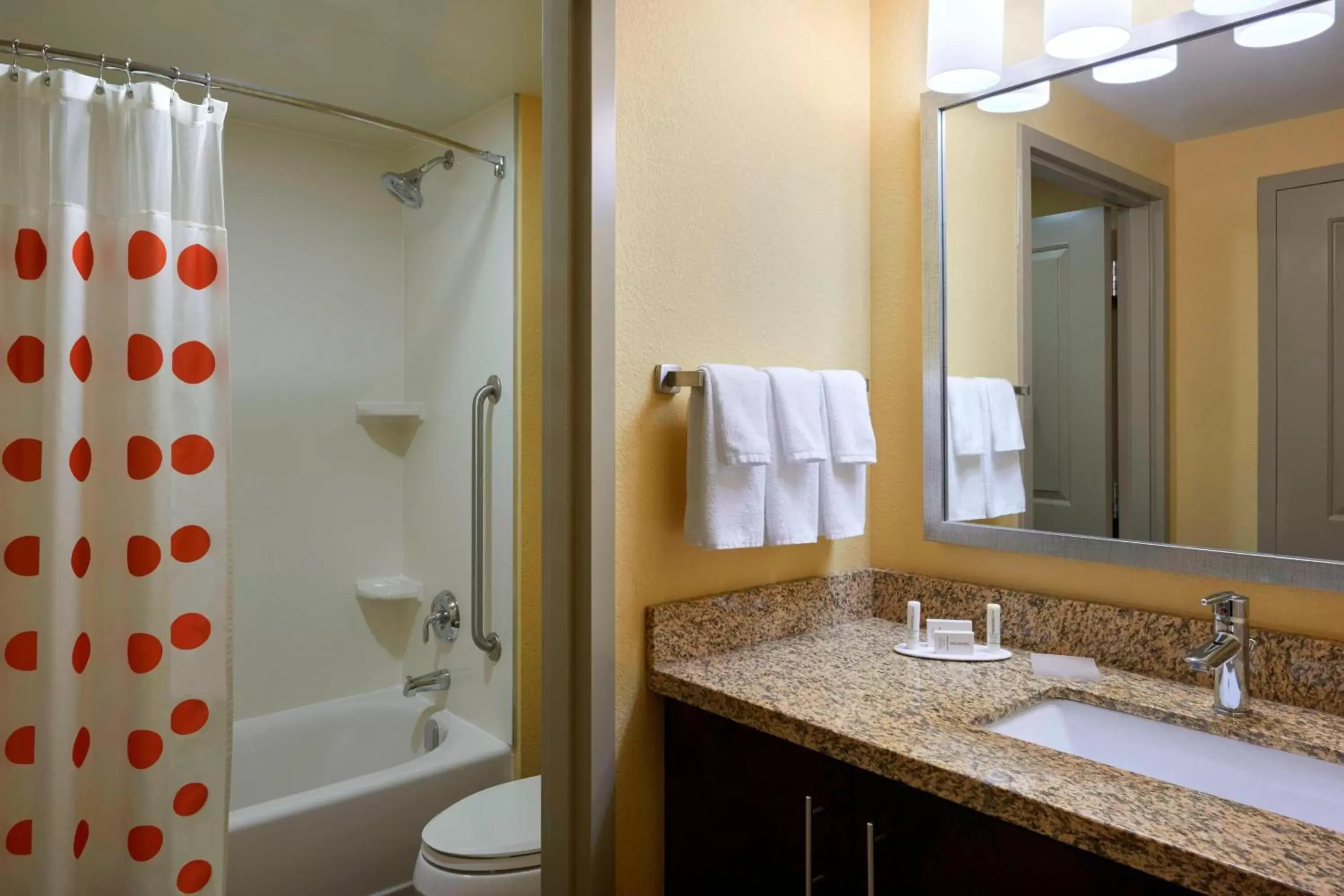 Bathroom in TownePlace Suites by Marriott Thunder Bay