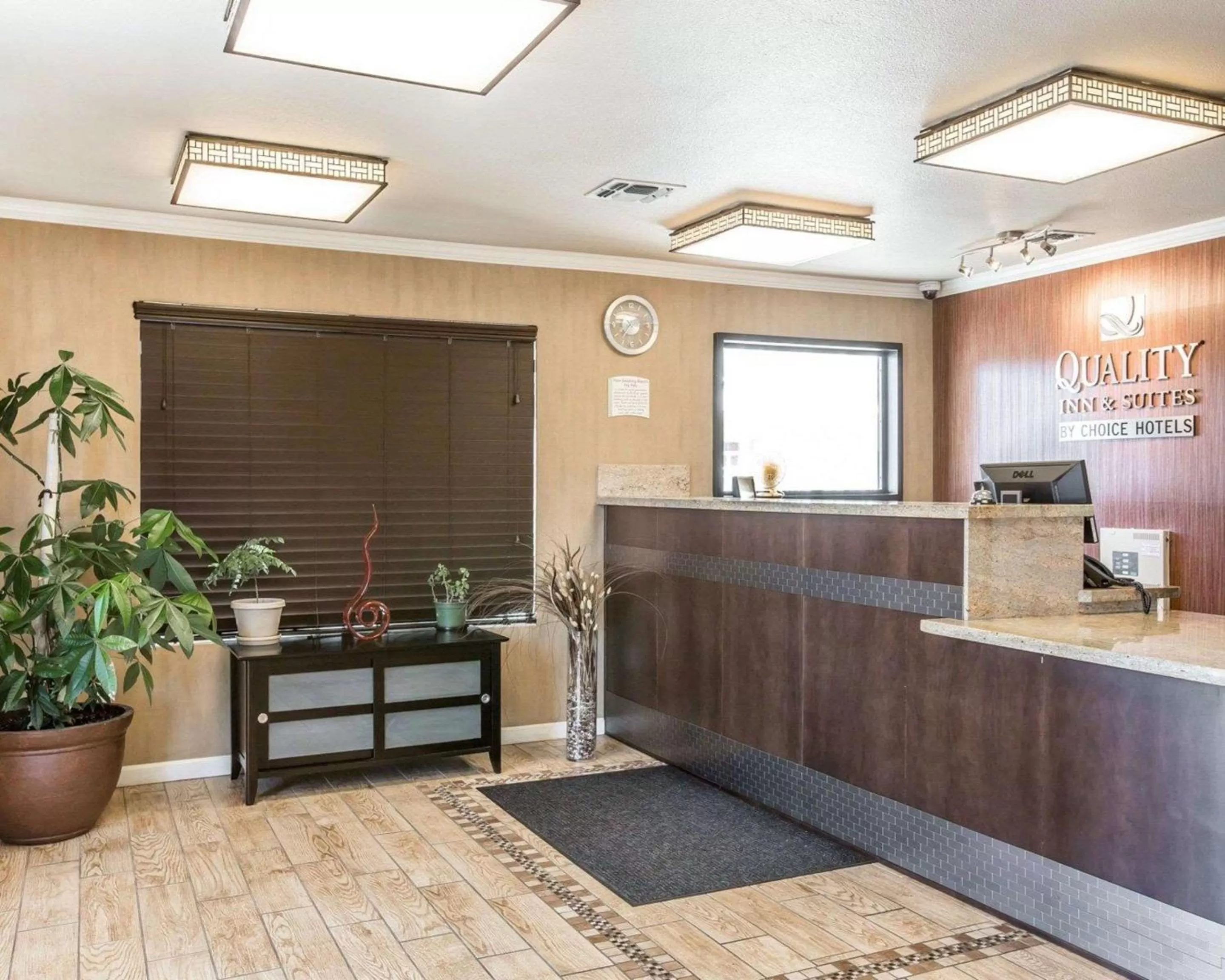 Lobby or reception in Quality Inn & Suites Woodland - Sacramento Airport
