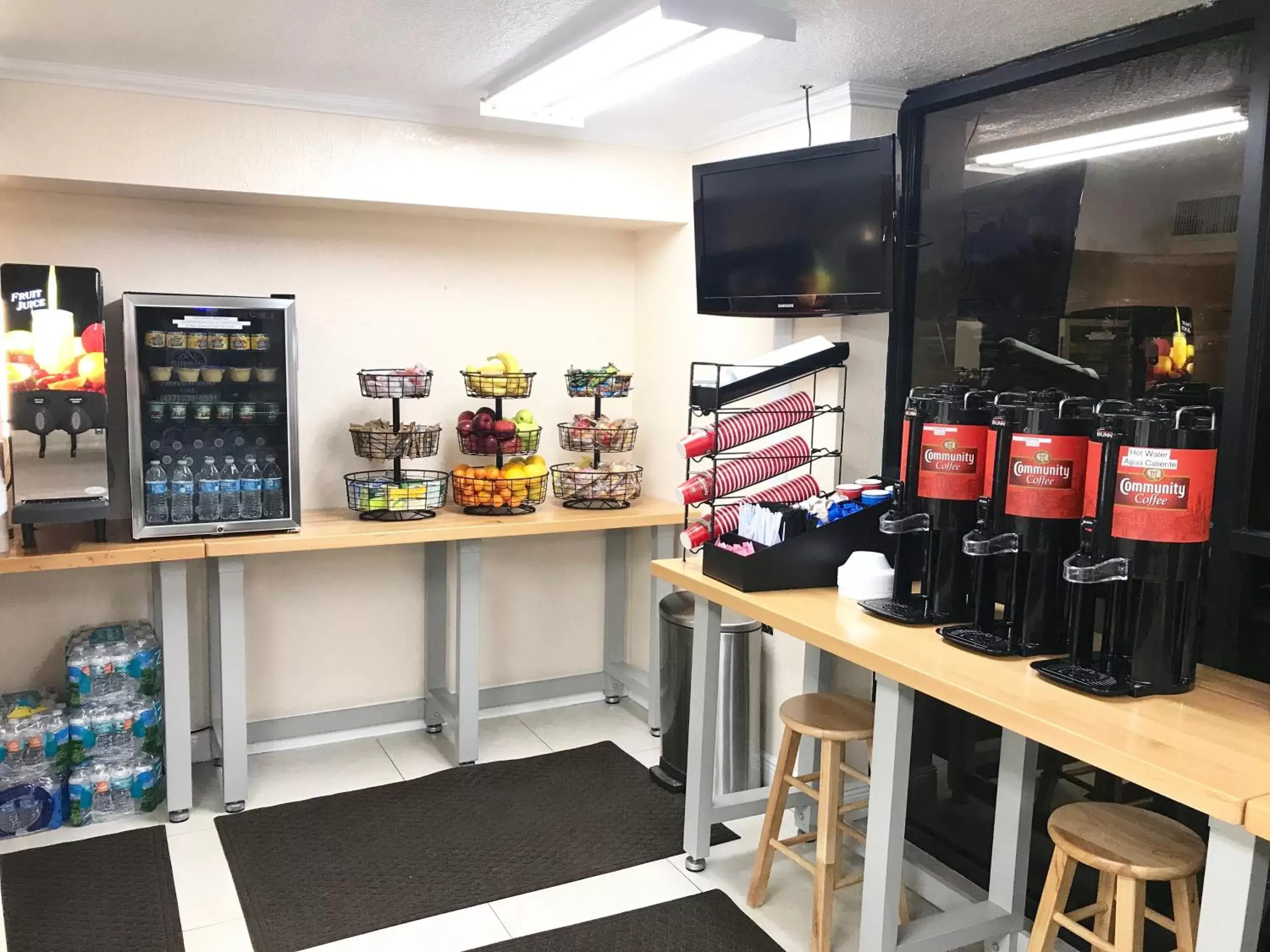 Coffee/tea facilities in At Home Inn - Fort Pierce