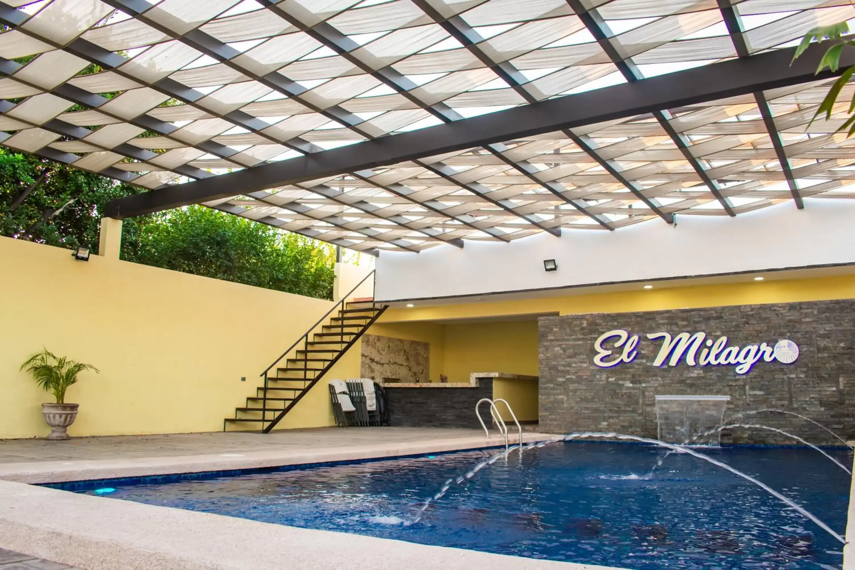 Swimming Pool in Hotel EL MILAGRO