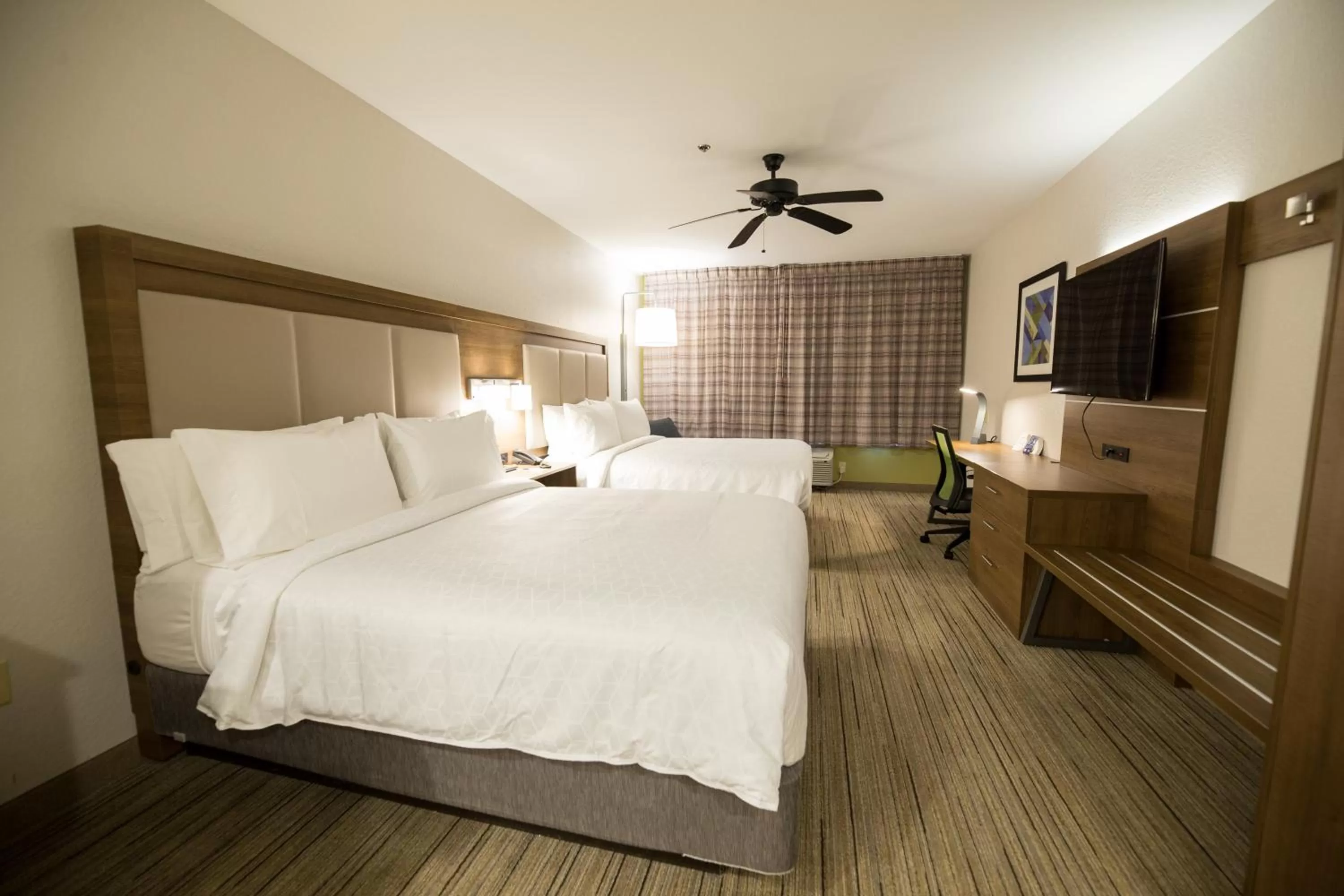 Photo of the whole room, Bed in Holiday Inn Express Hotel & Suites Clinton by IHG
