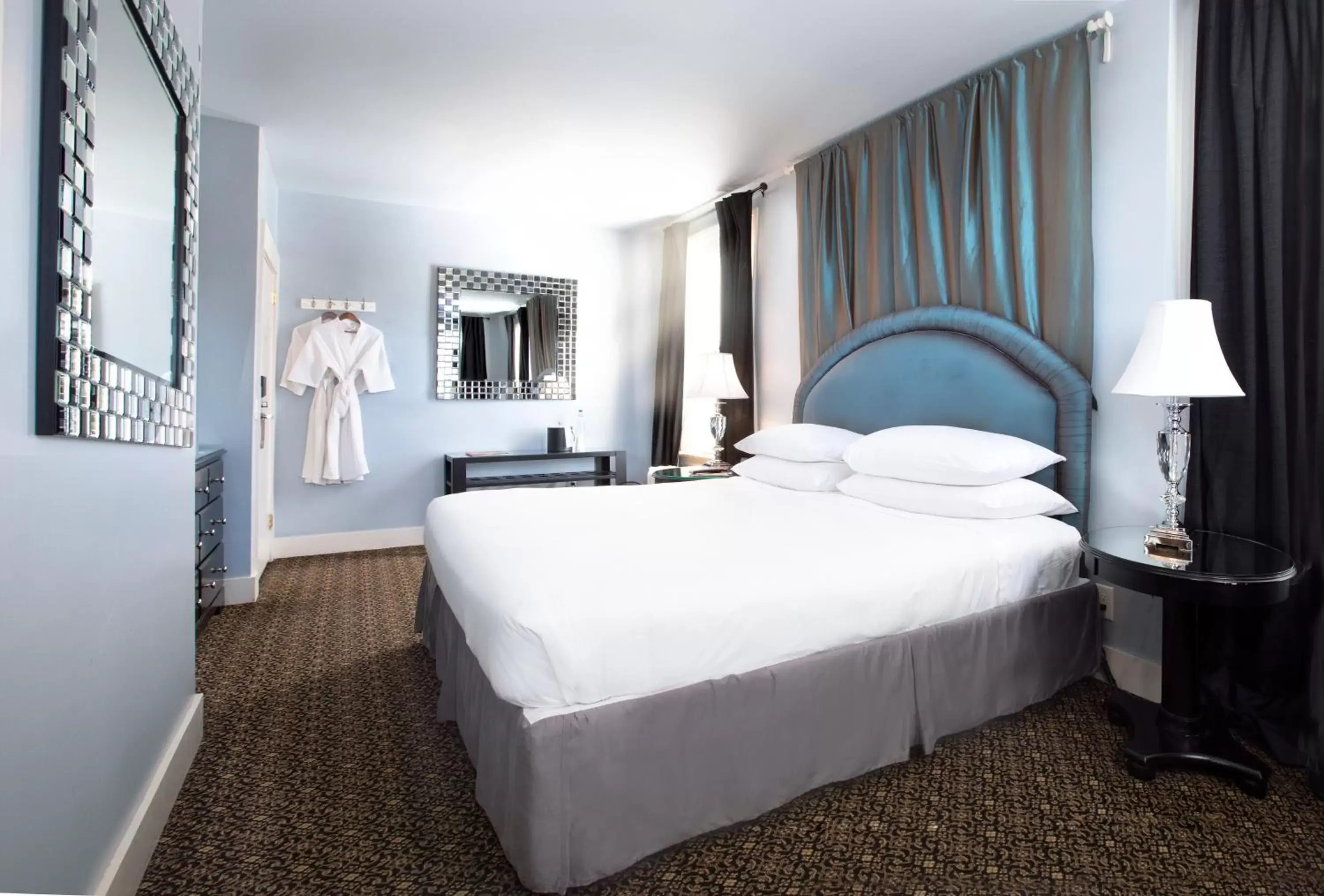 Bed in Ballard Inn Bed in Ballard Inn