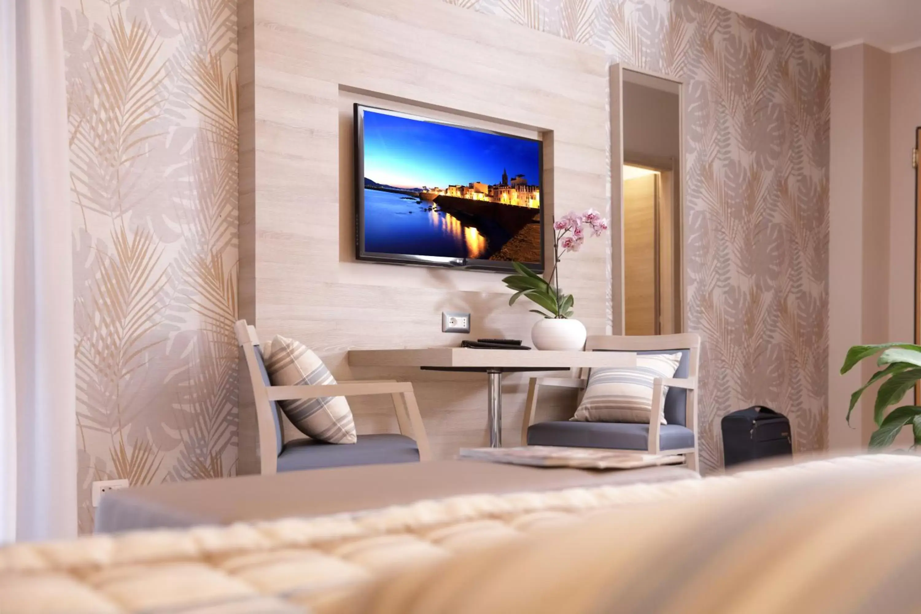 Bedroom, TV/Entertainment Center in Alma di Alghero Hotel