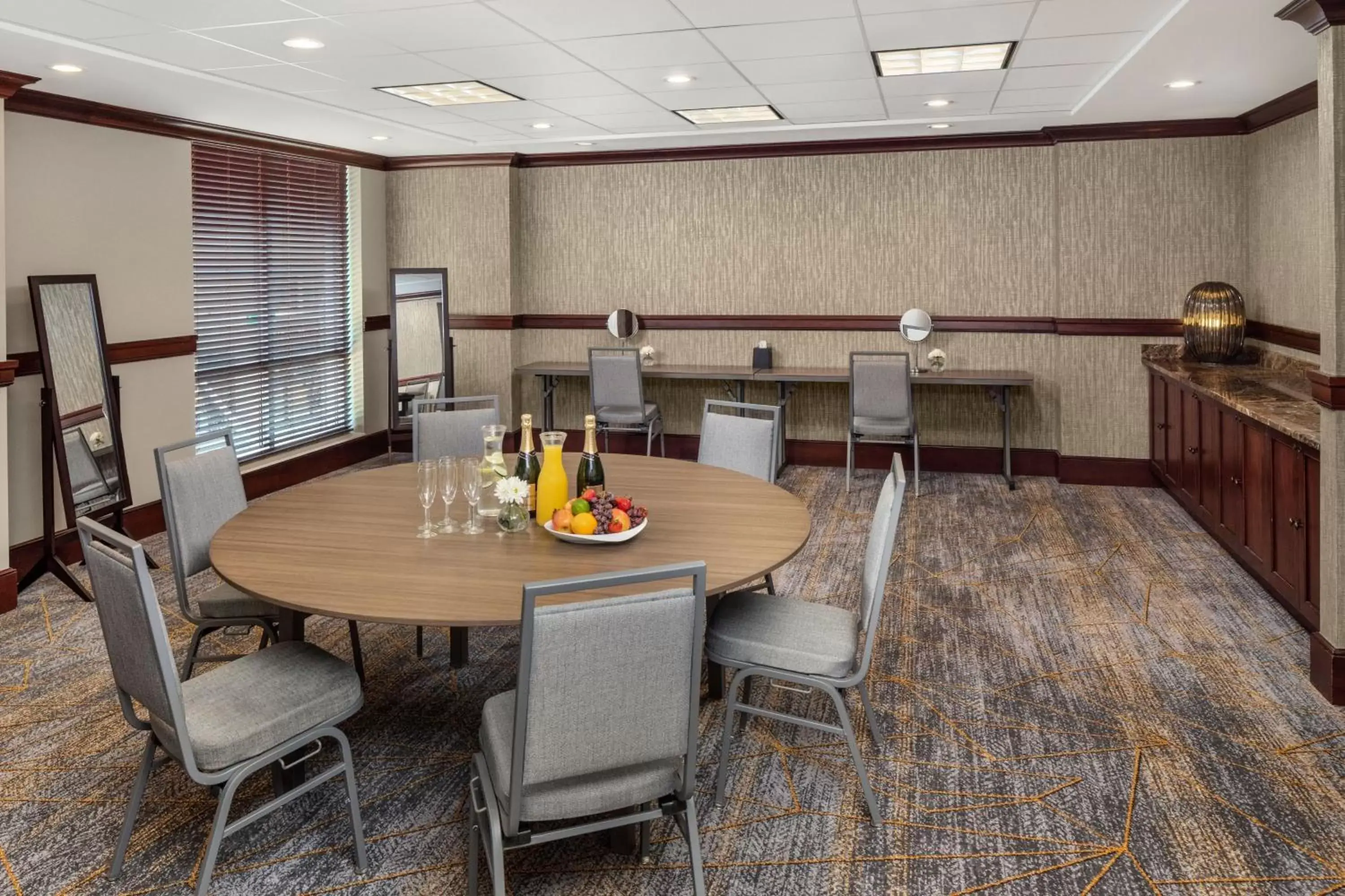 Meeting/conference room in Sheraton Duluth Hotel