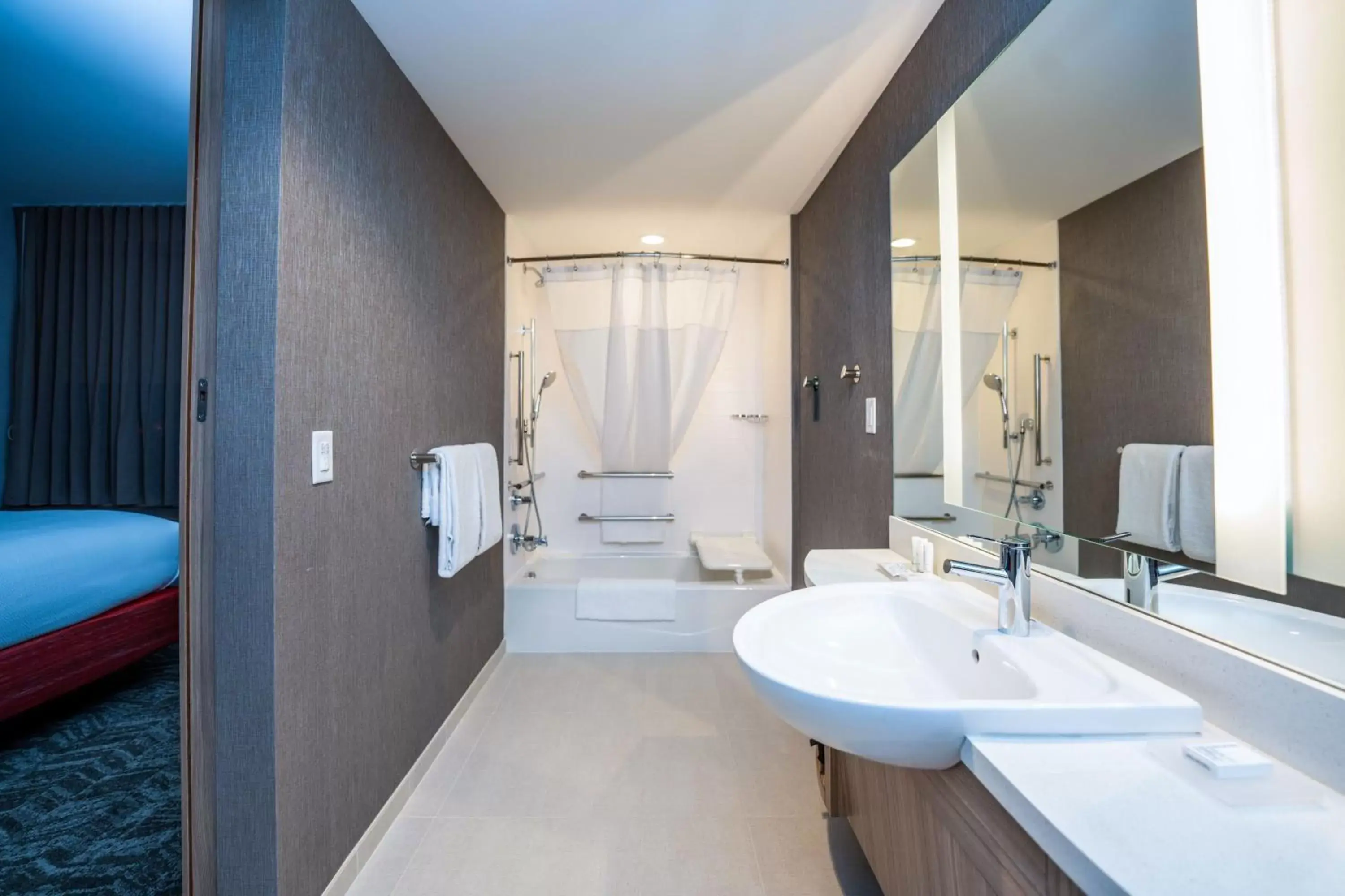 Bathroom in SpringHill Suites by Marriott Kenosha