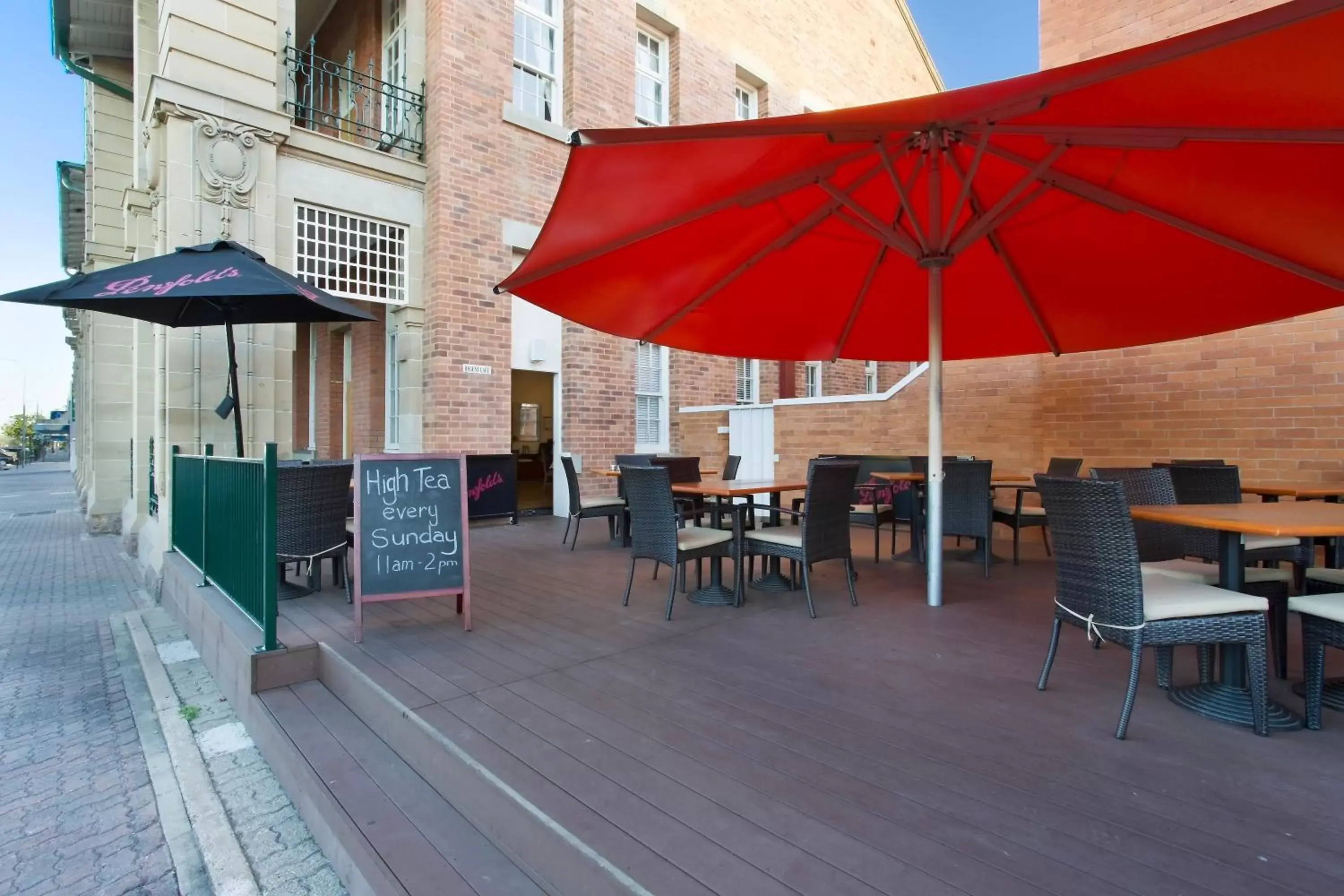 Balcony/Terrace, Restaurant/Places to Eat in Quality Hotel Regent Rockhampton