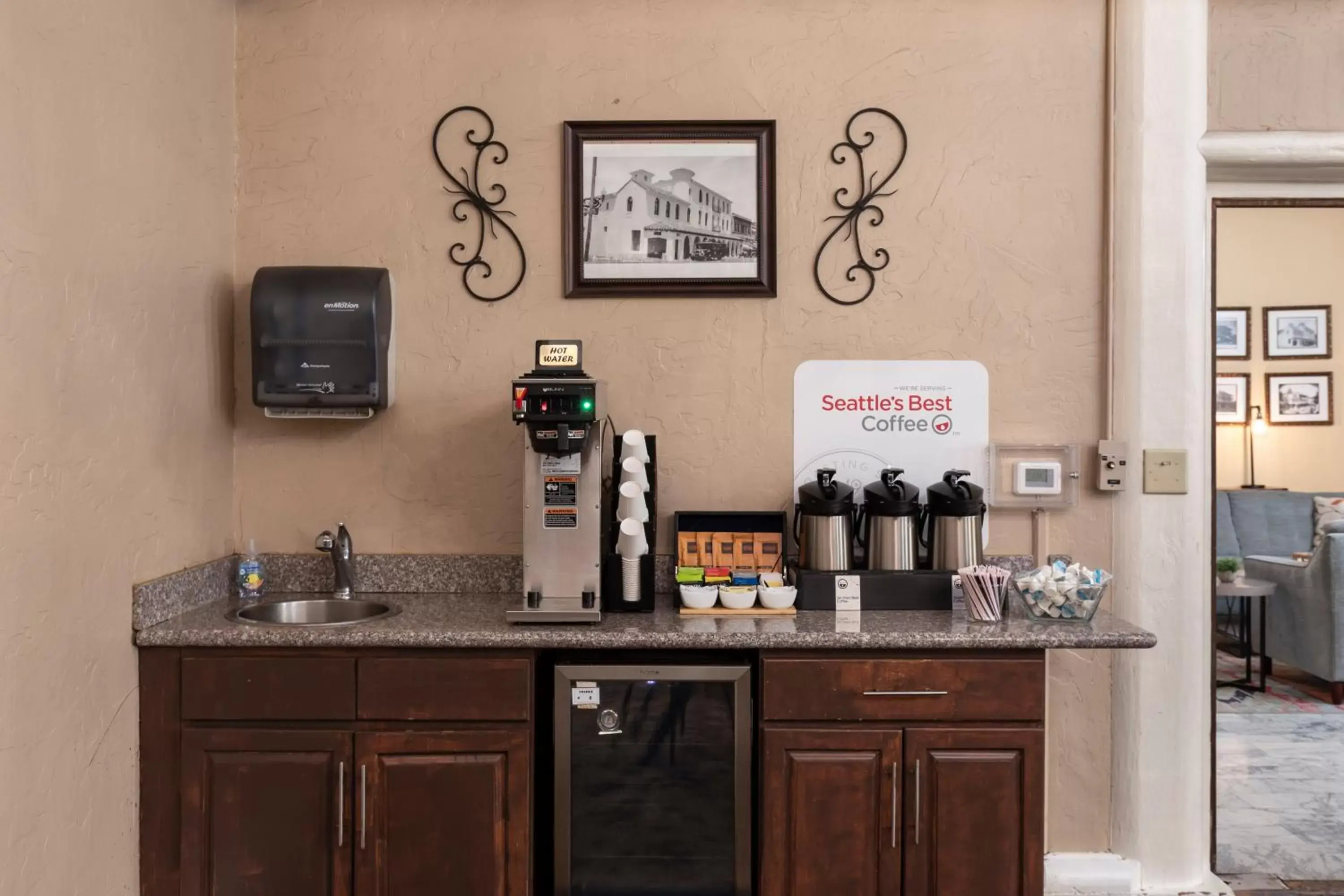 Coffee/tea facilities in Historic Sonora Inn
