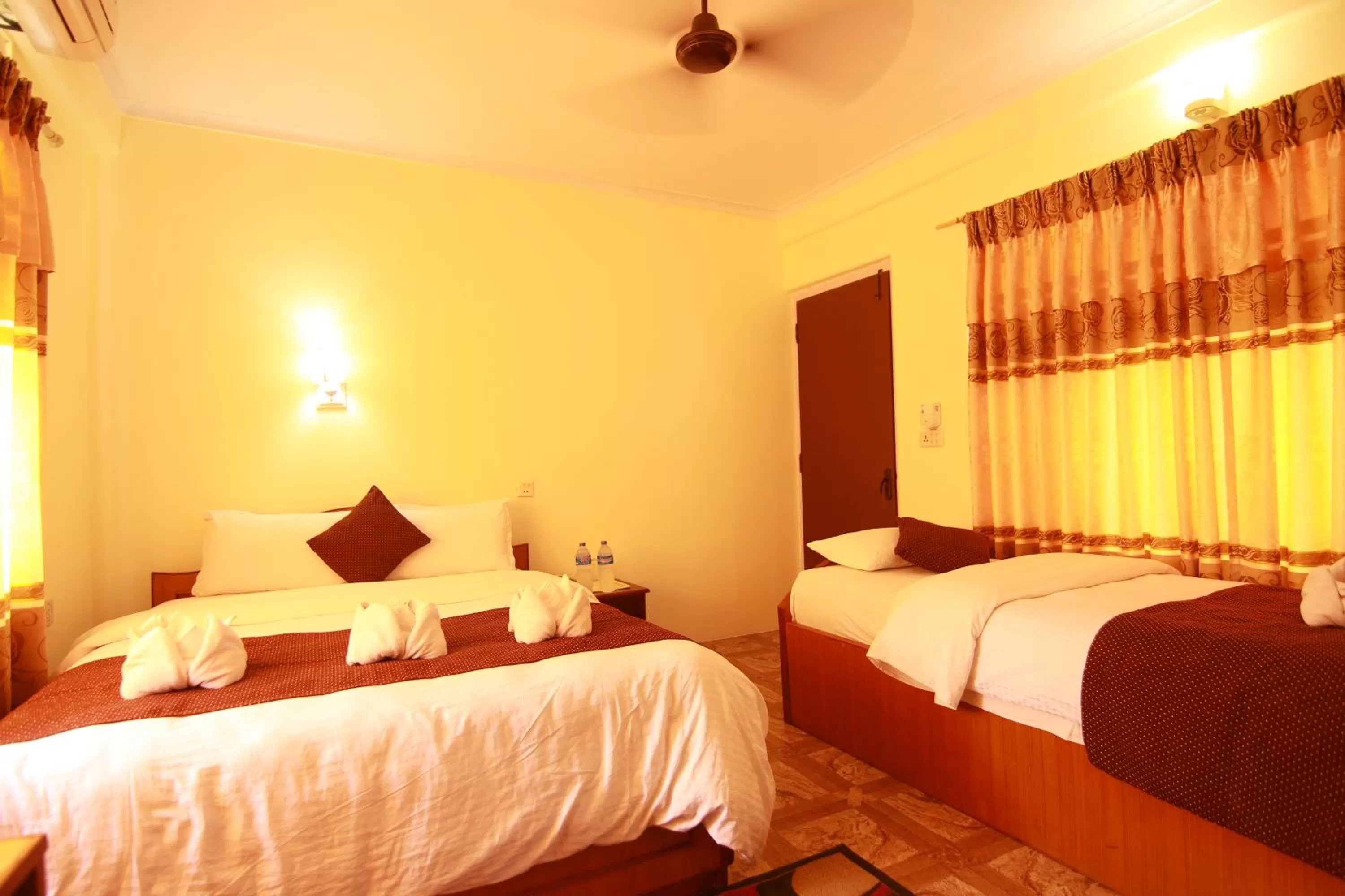 Bedroom, Bed in Hotel Himalayan Inn