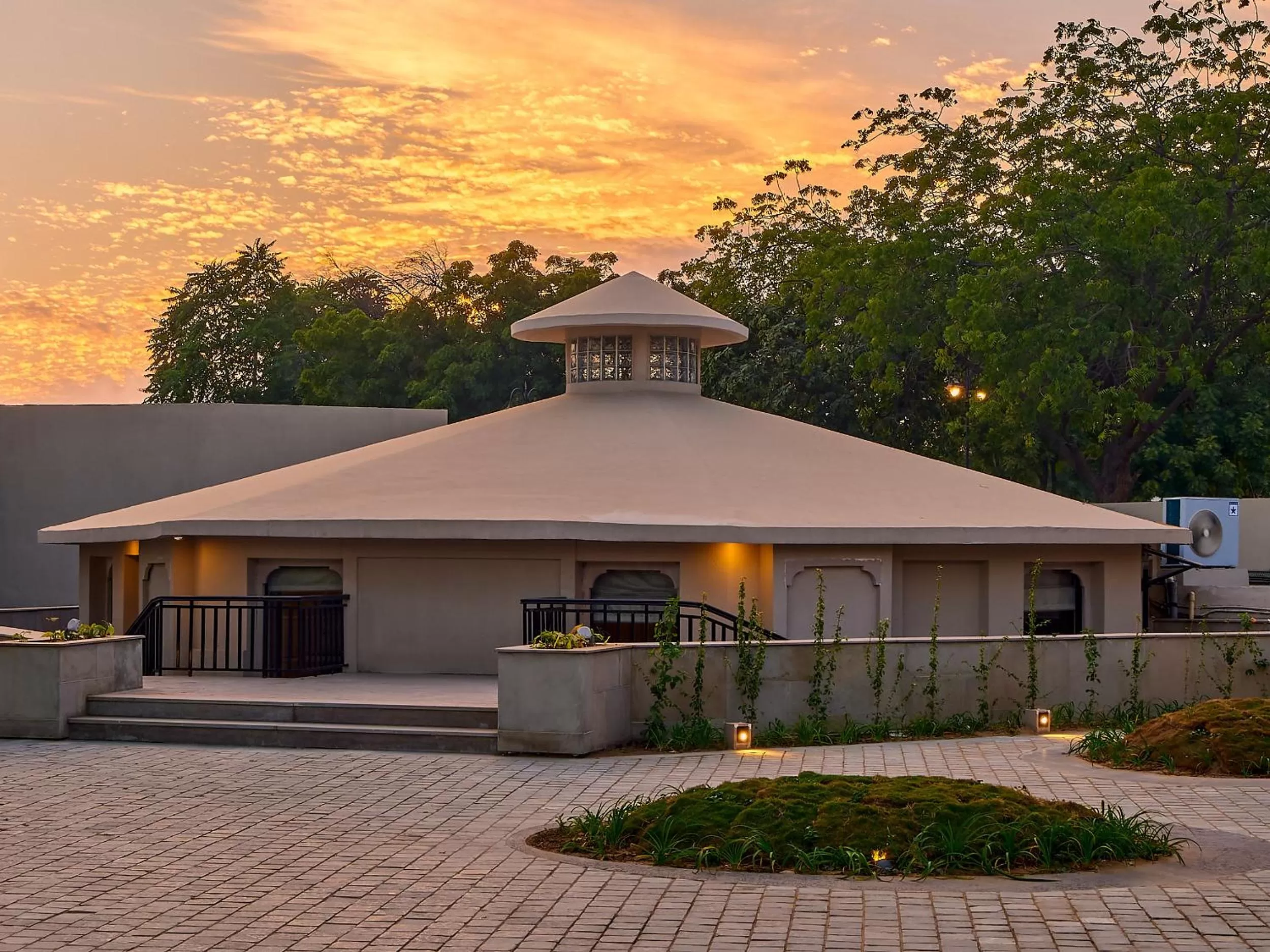 Lounge or bar in Pride Amber Vilas Resort & Convention Centre