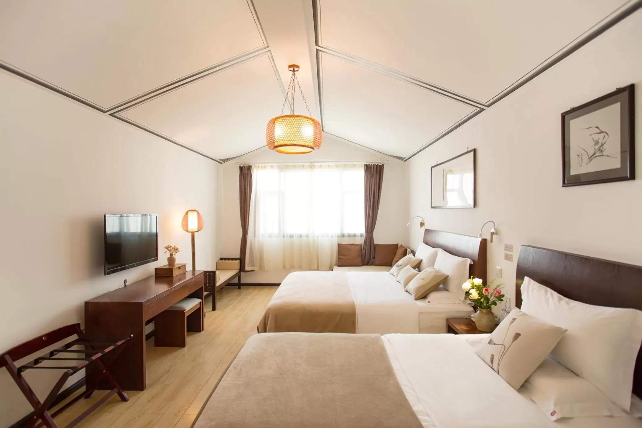 Photo of the whole room, Bed in Dali Yanyuan Mountain Retreat