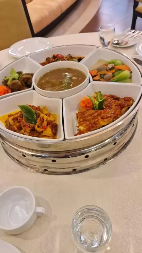 Restaurant/places to eat, Food in Pearl View Hotel