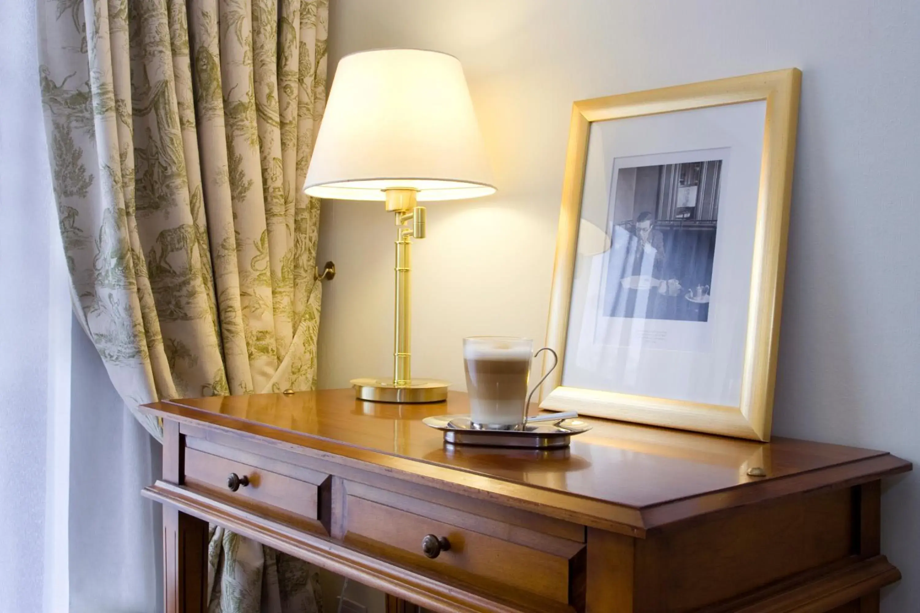 Decorative detail, TV/Entertainment Center in Gildors Hotel