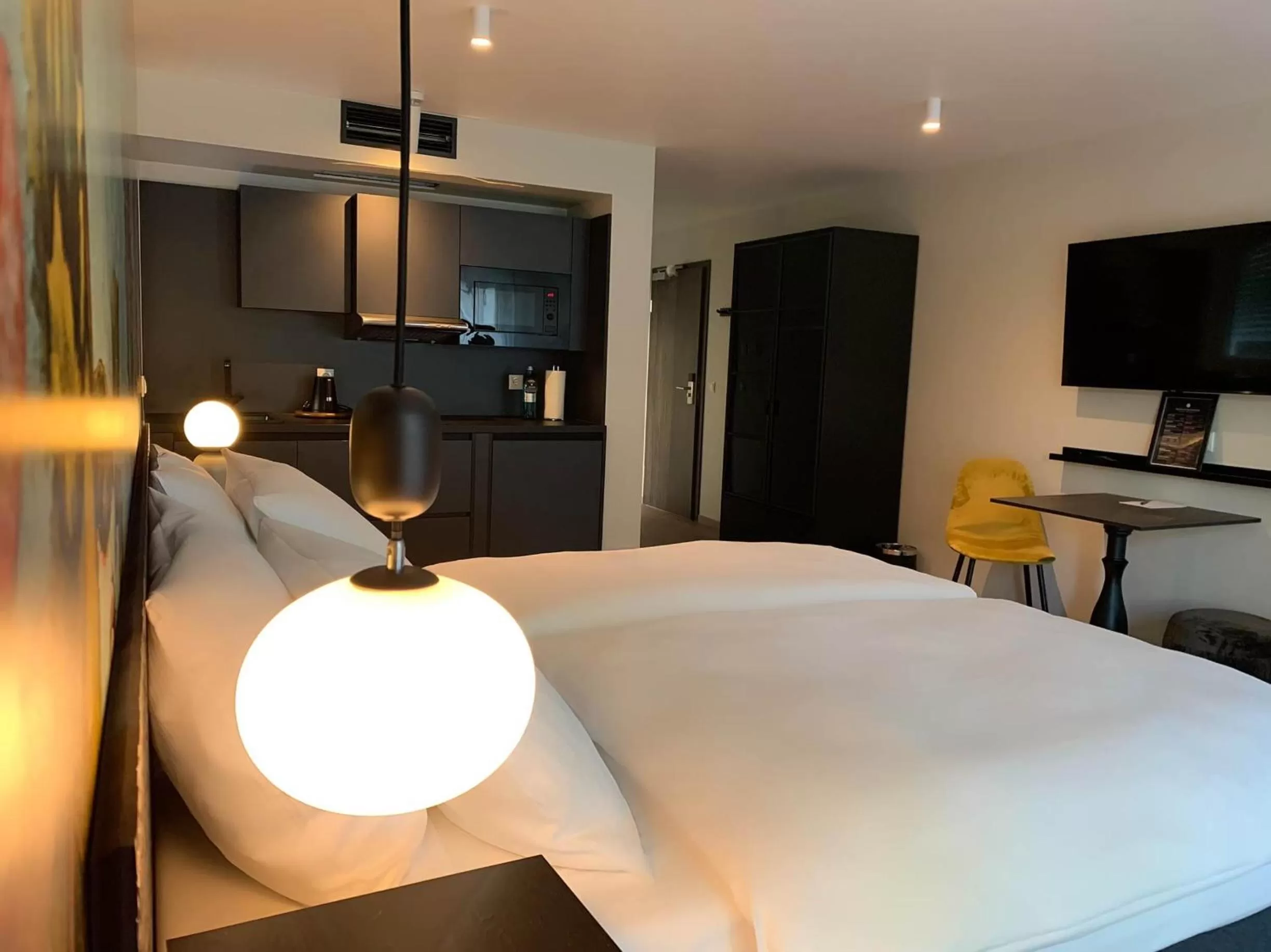 Photo of the whole room, Bed in ANA Living Karlsruhe by Arthotel ANA