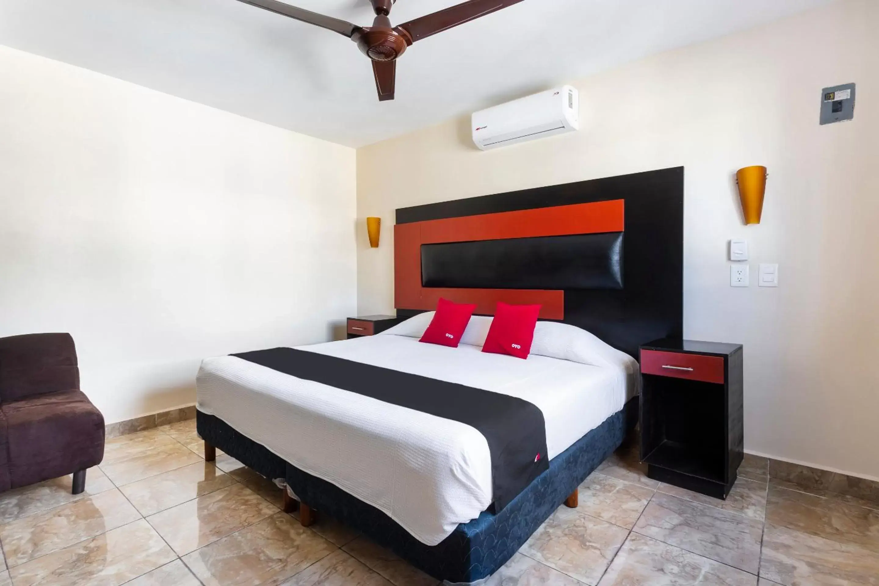 Bedroom, Bed in Hotel Jardín Cancún