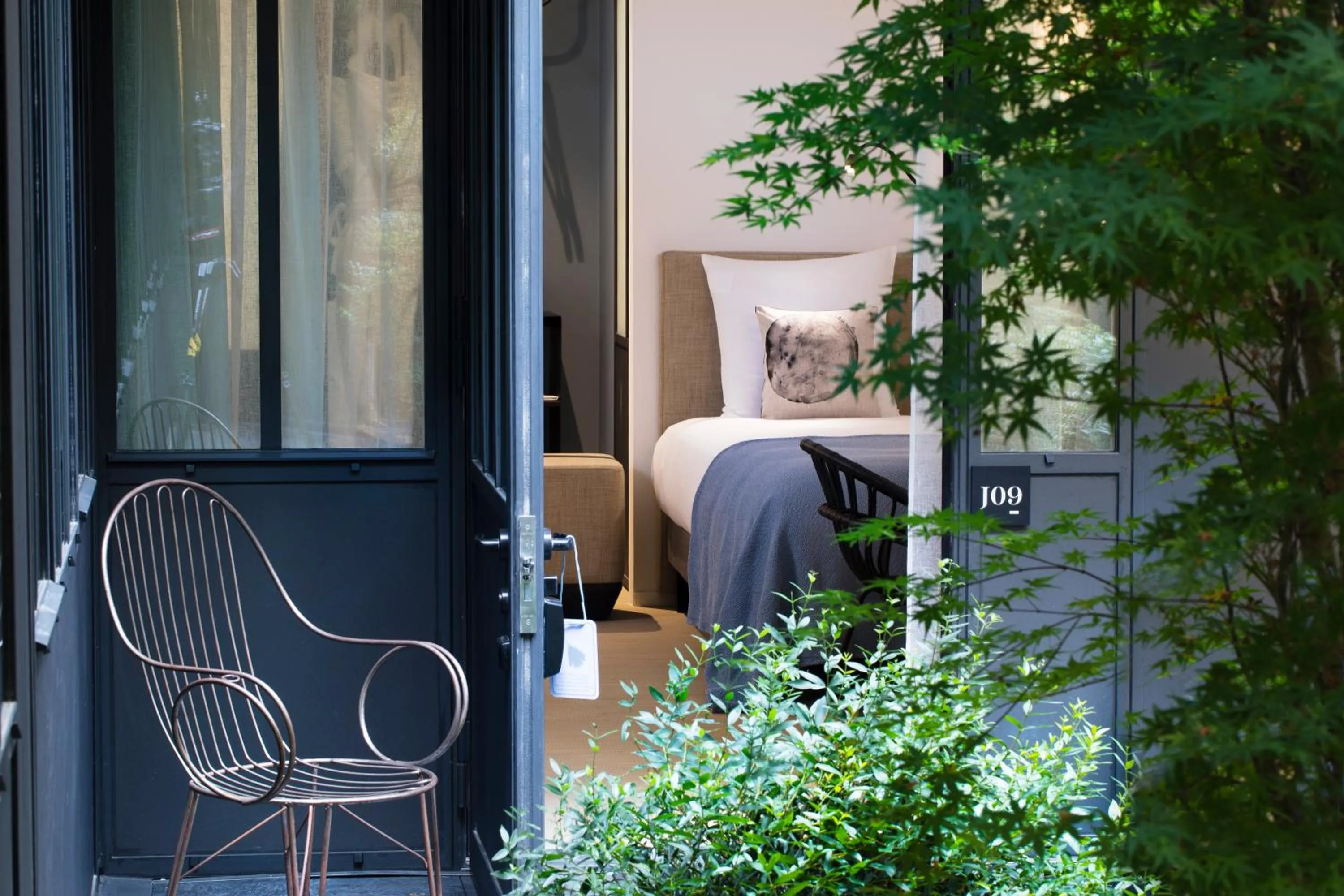 Patio in Hôtel Les Deux Girafes