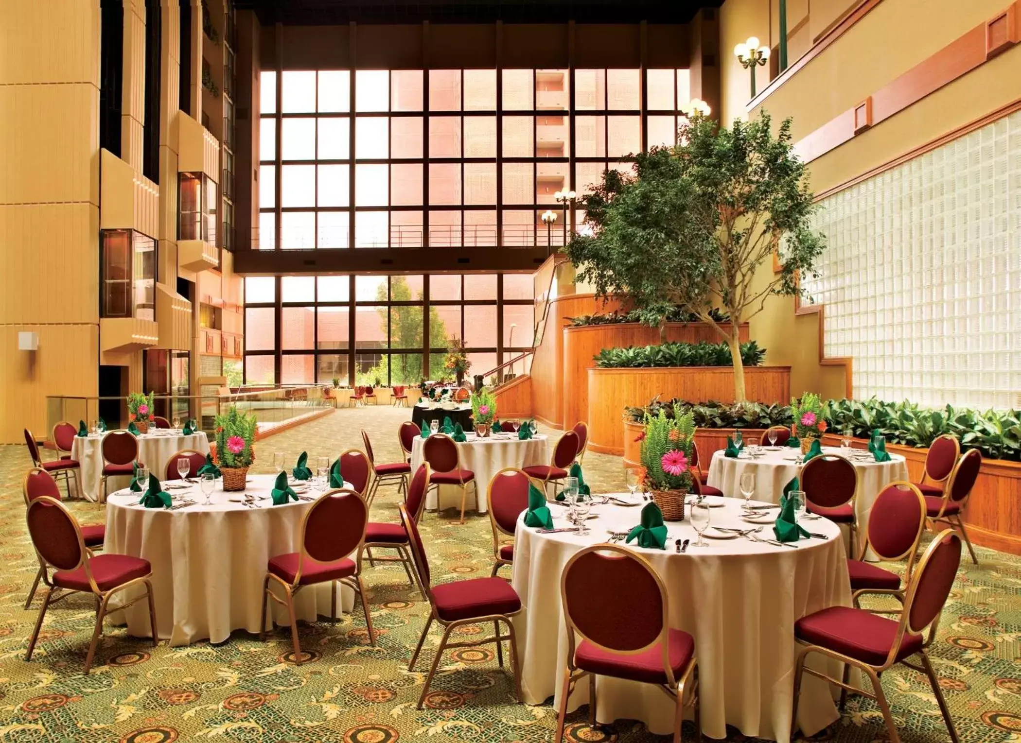 Lobby or reception, Restaurant/Places to Eat in Embassy Suites Winston-Salem