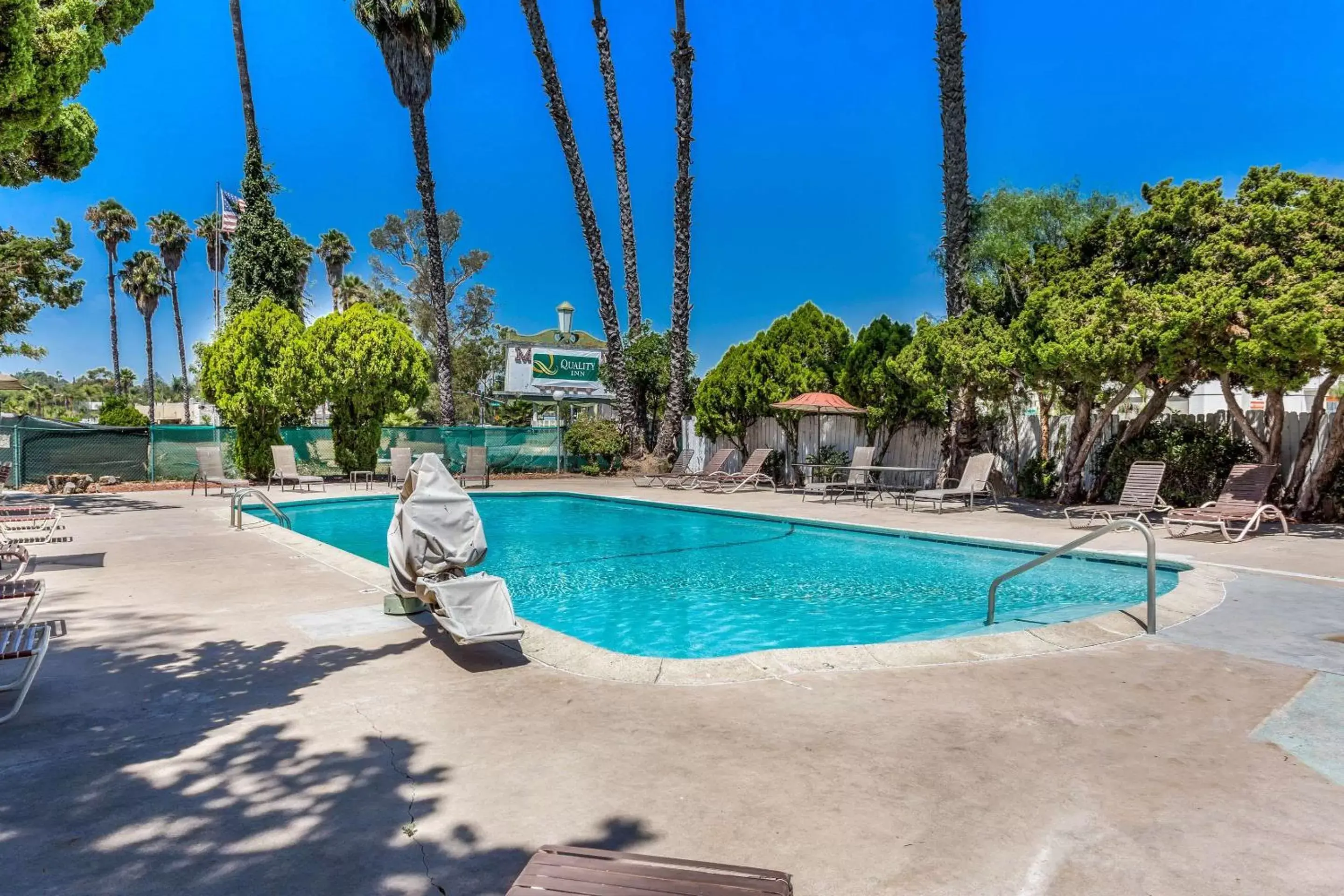 Swimming Pool in Quality Inn Escondido Downtown