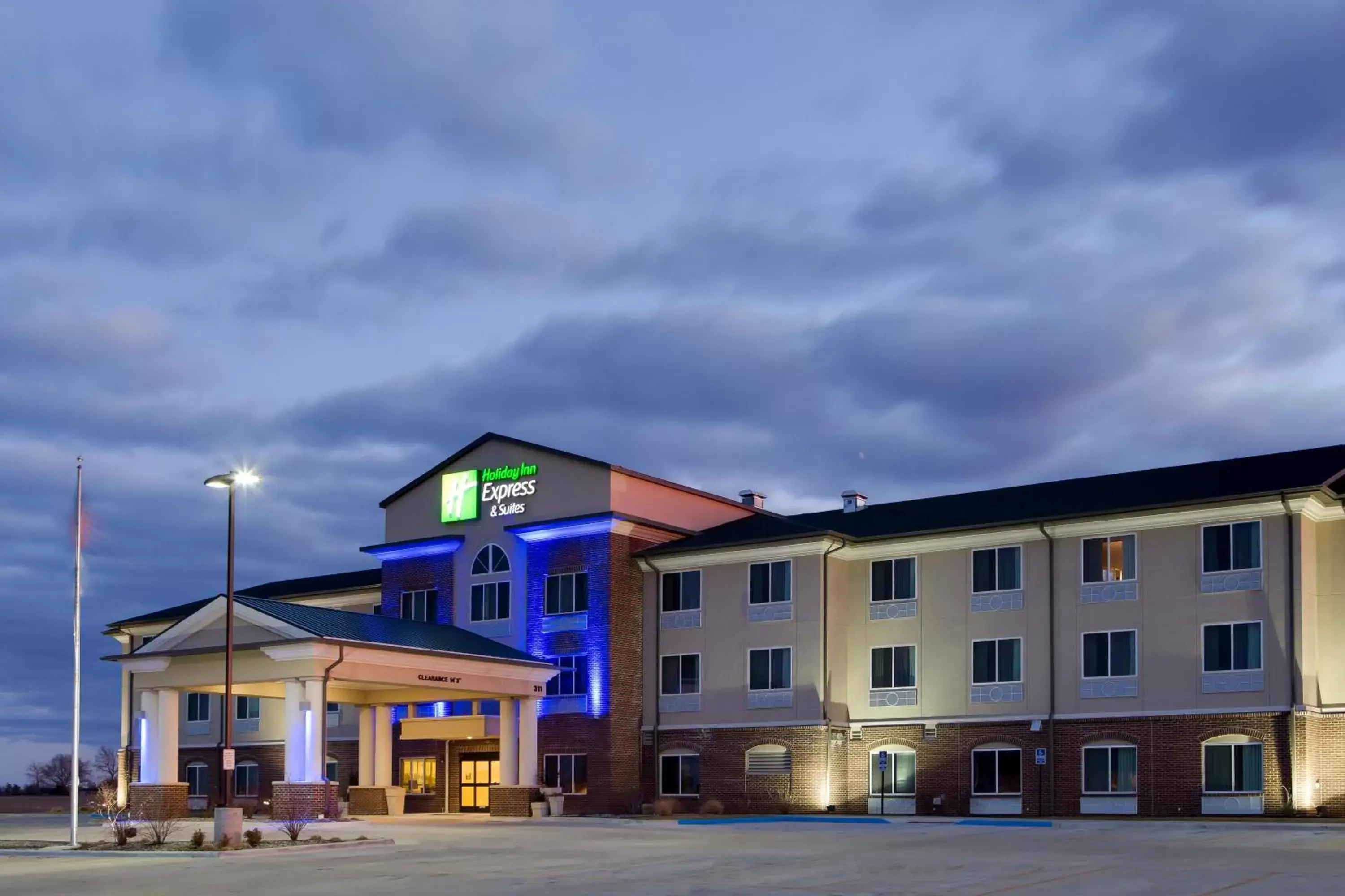 Property Building in Holiday Inn Express & Suites Nevada, an IHG Hotel