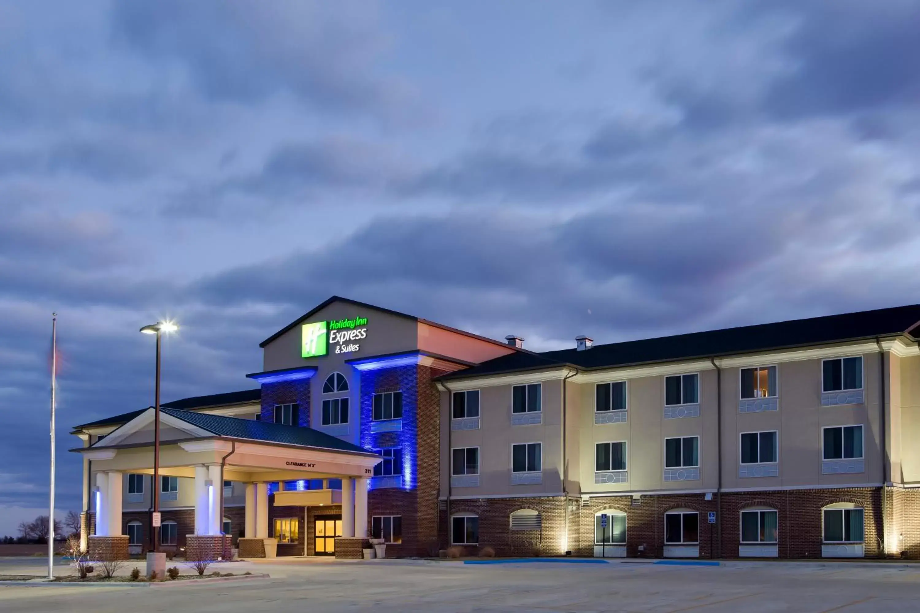 Property building in Holiday Inn Express & Suites Nevada by IHG Property building in Holiday Inn Express & Suites Nevada by IHG