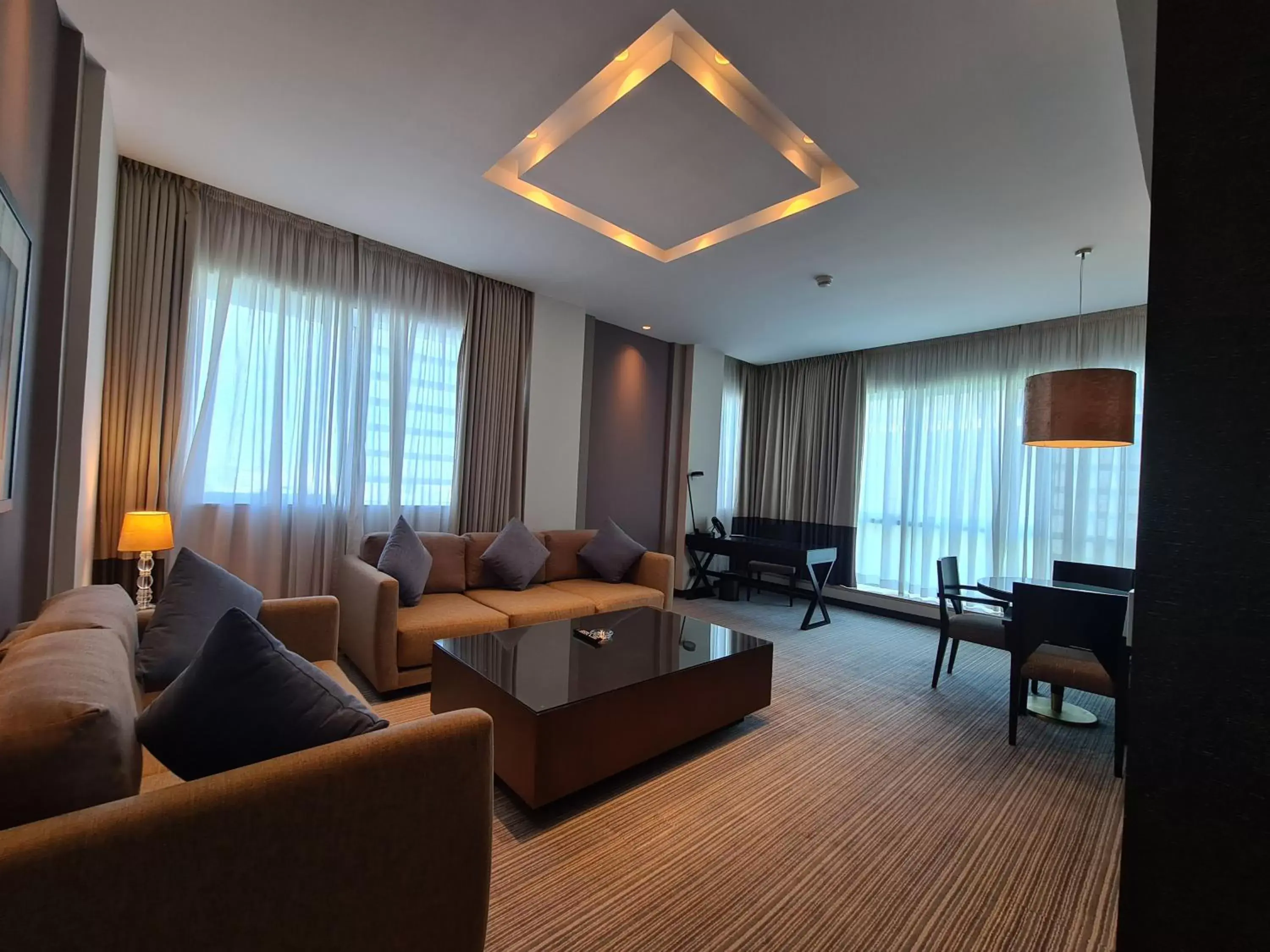 Communal lounge/ TV room, Seating Area in Hili Rayhaan by Rotana