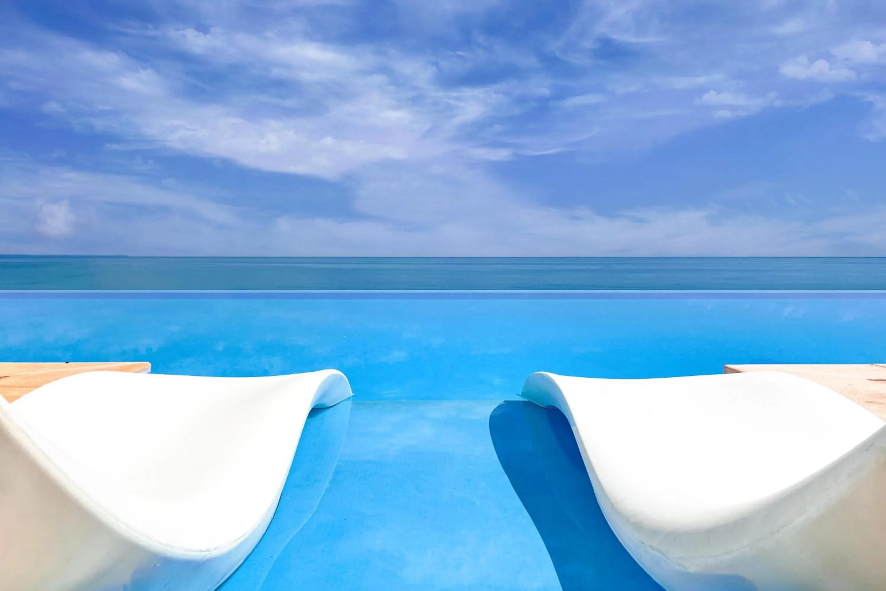 Swimming pool in International Hotel Casino & Tower Suites