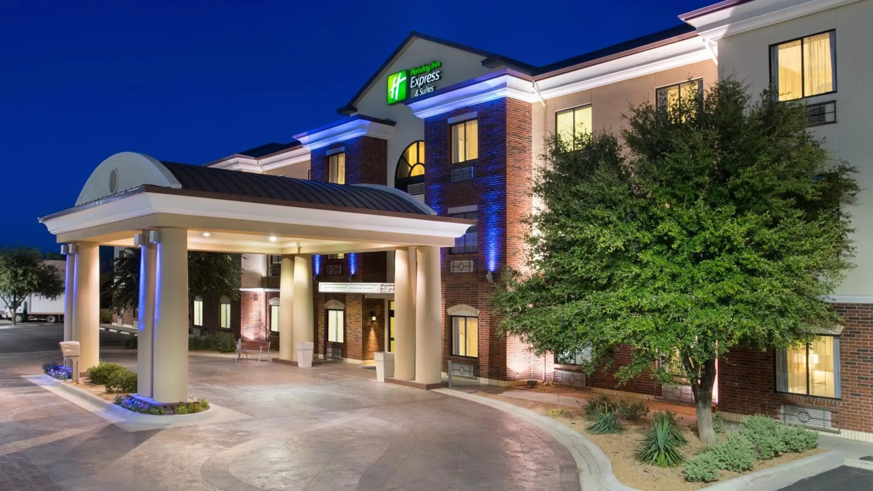Property Building in Holiday Inn Express & Suites Midland Loop 250, an IHG Hotel