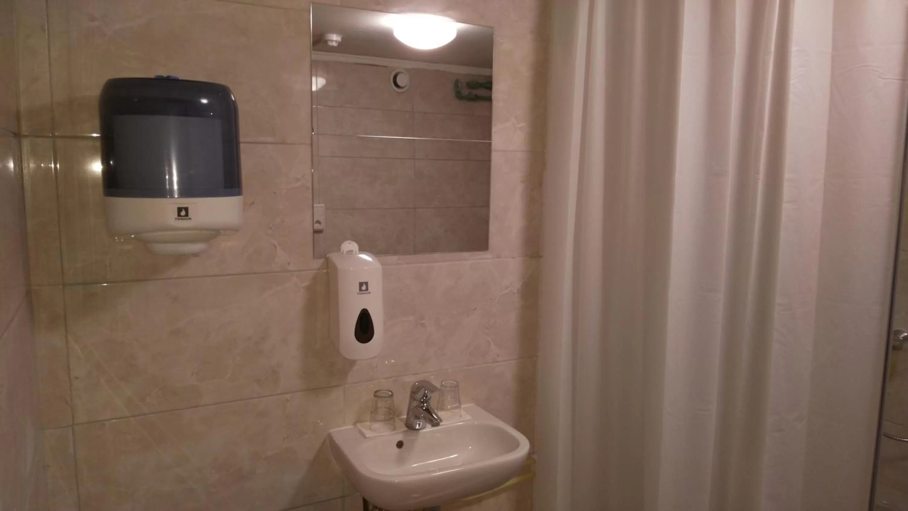 Bathroom in 100 Iceland Hotel