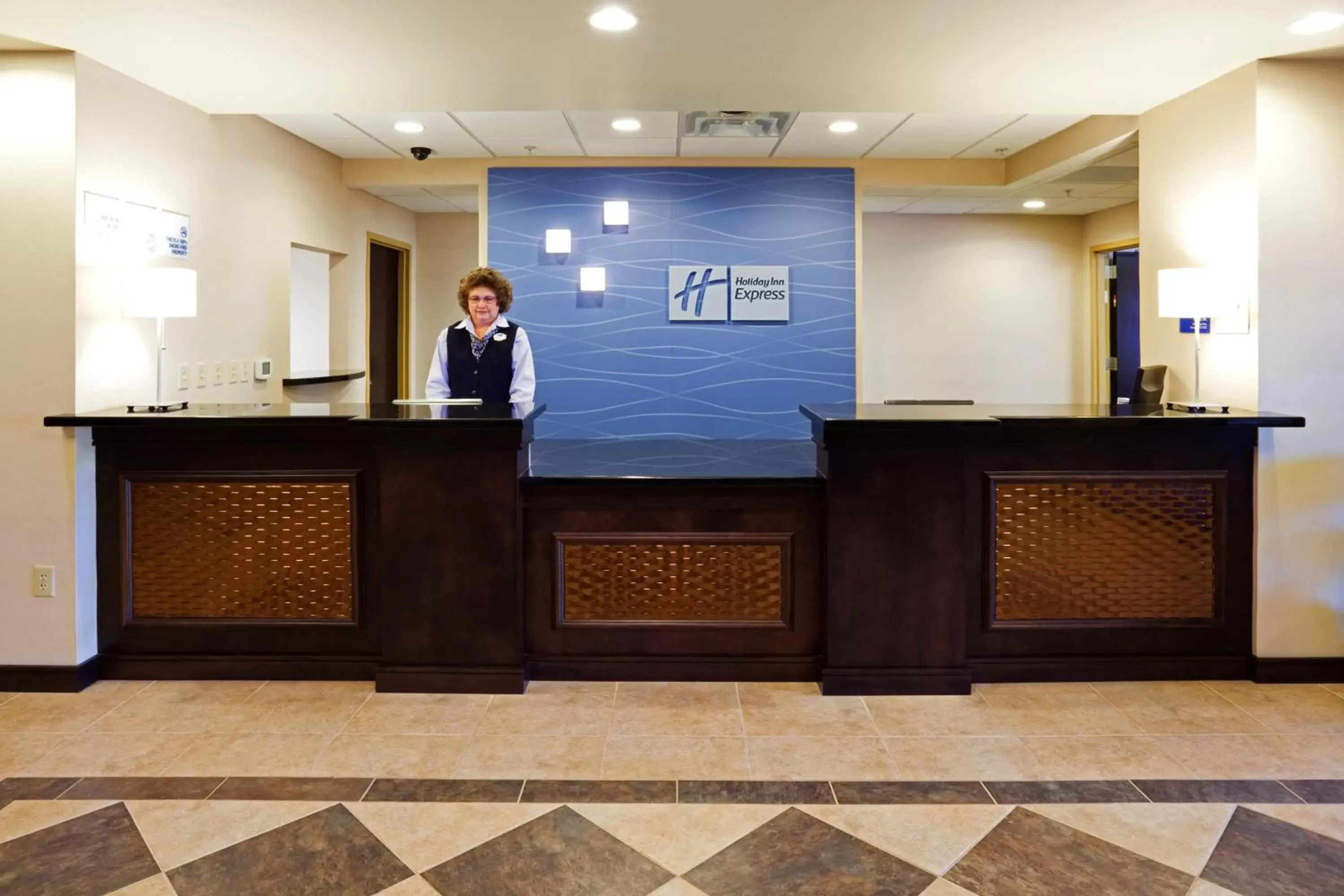 Lobby or reception, Lobby/Reception in Holiday Inn Express Hotel & Suites Newport South, an IHG Hotel