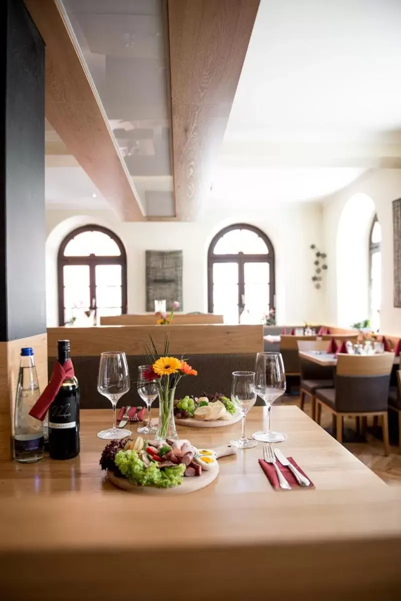 Food and drinks, Restaurant/Places to Eat in Hotel Angerbräu