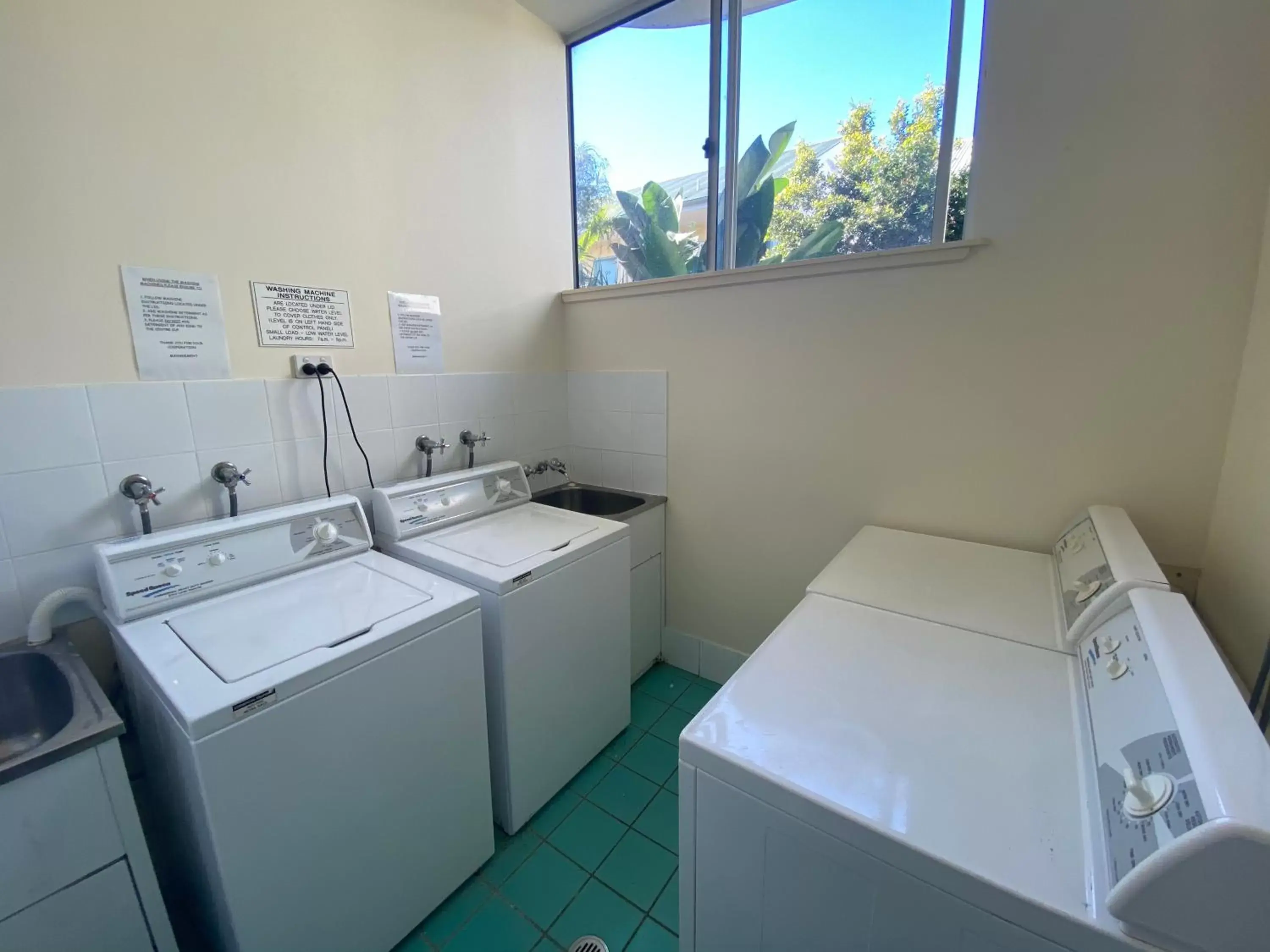 Area and facilities, Bathroom in The Byron Beachcomber