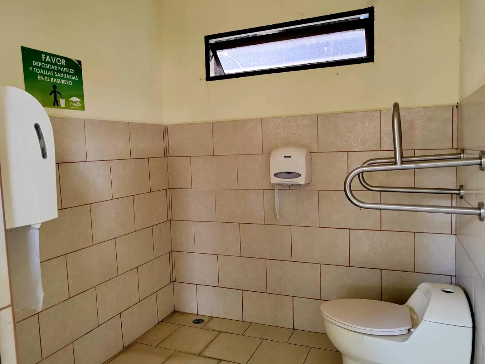 room service, Bathroom in Hotel Catappa