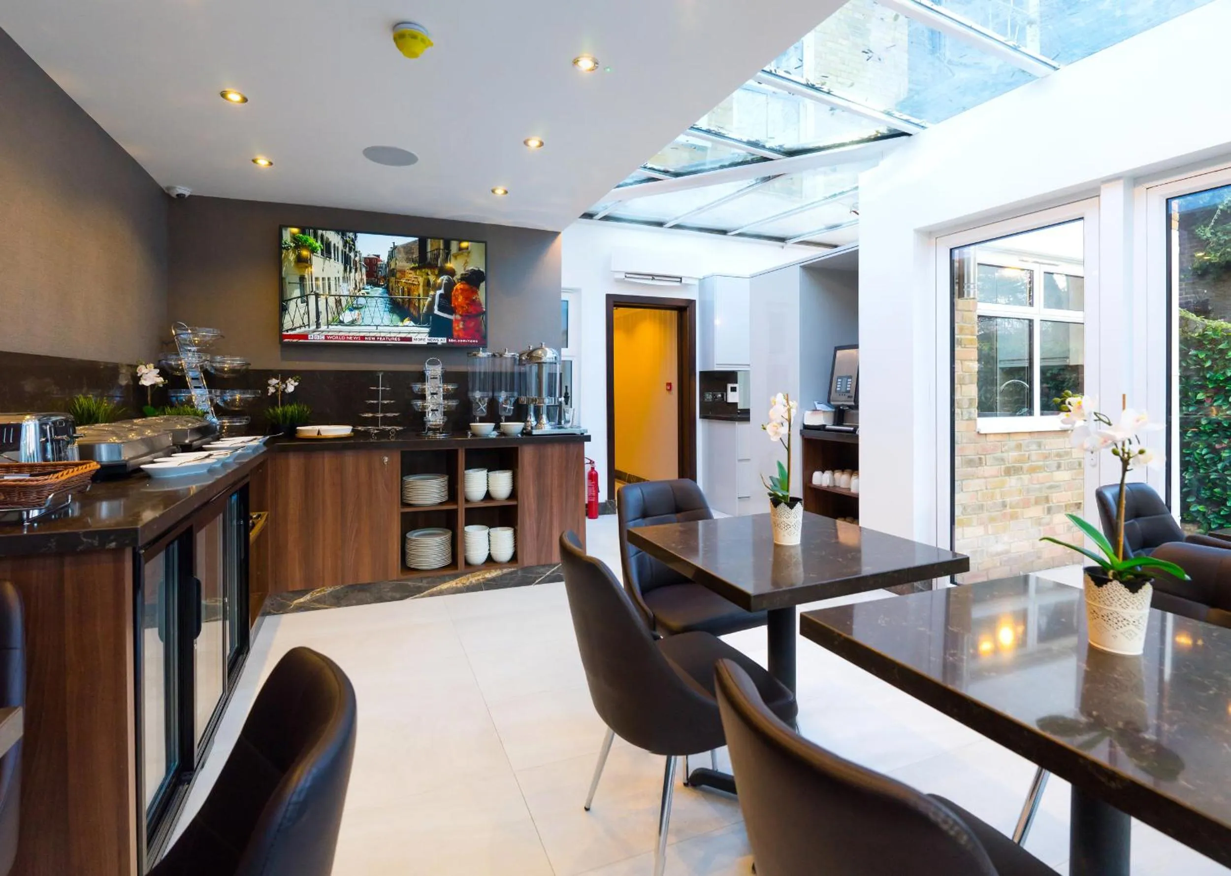 Restaurant/places to eat in Kensington Prime Hotel